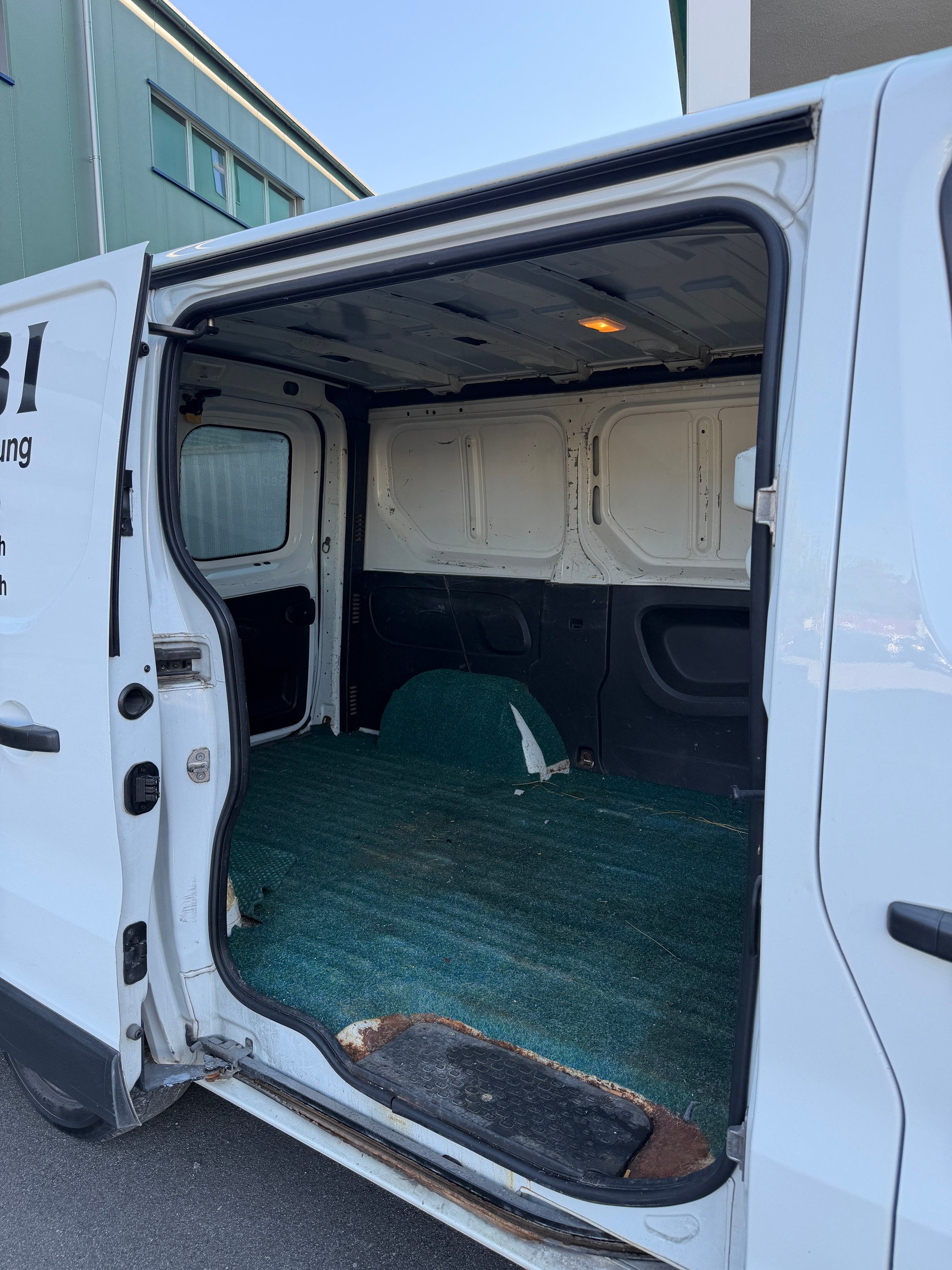 RENAULT Trafic 1.6 dCi 90 2.7t Access L1H1-image-14