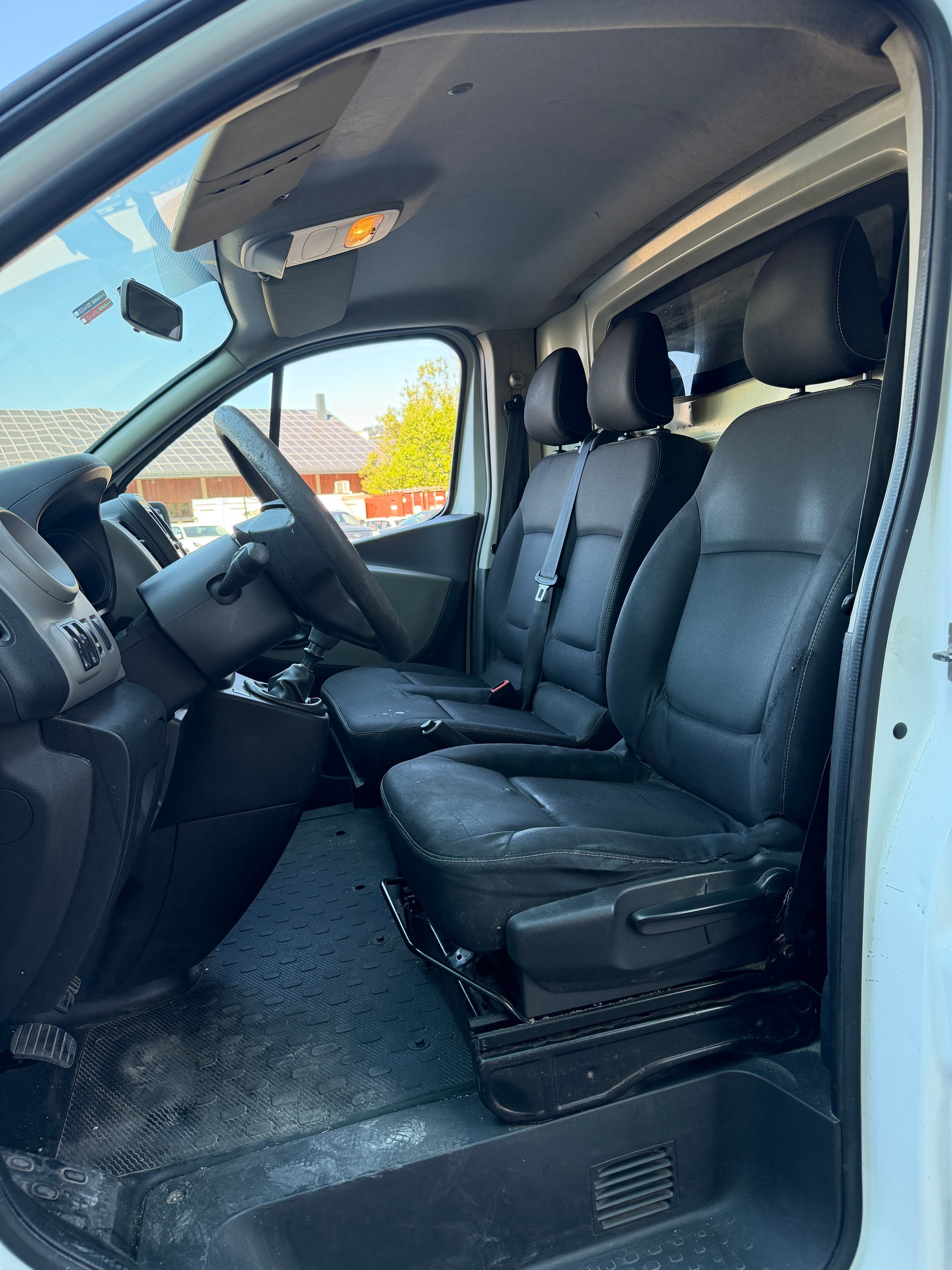 RENAULT Trafic 1.6 dCi 90 2.7t Access L1H1-image-8