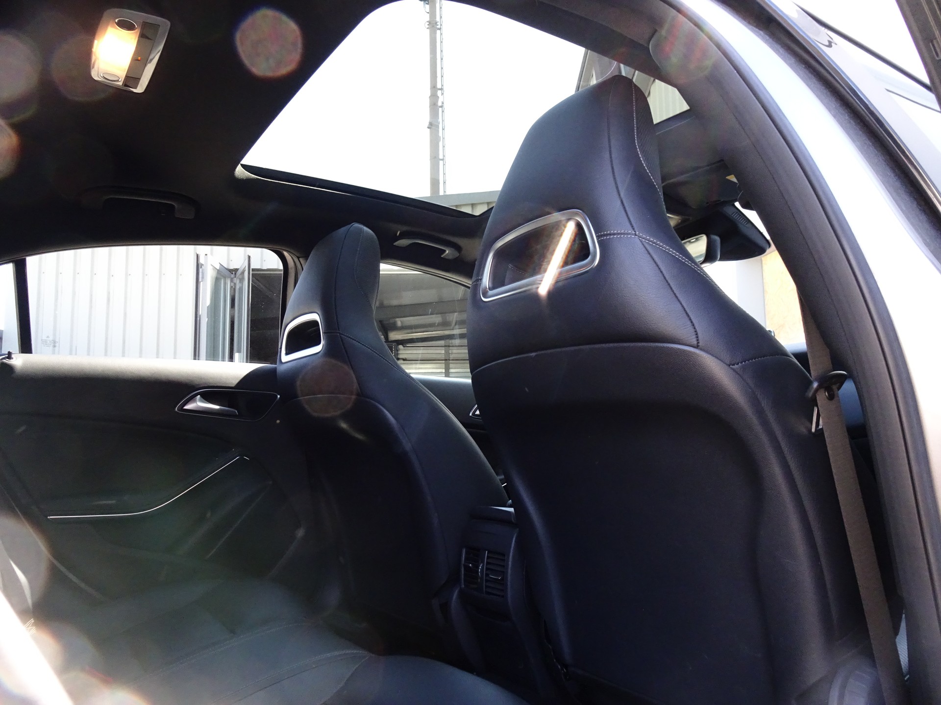 MERCEDES-BENZ A 250 AMG Line 4Matic 7G-DCT-image-11