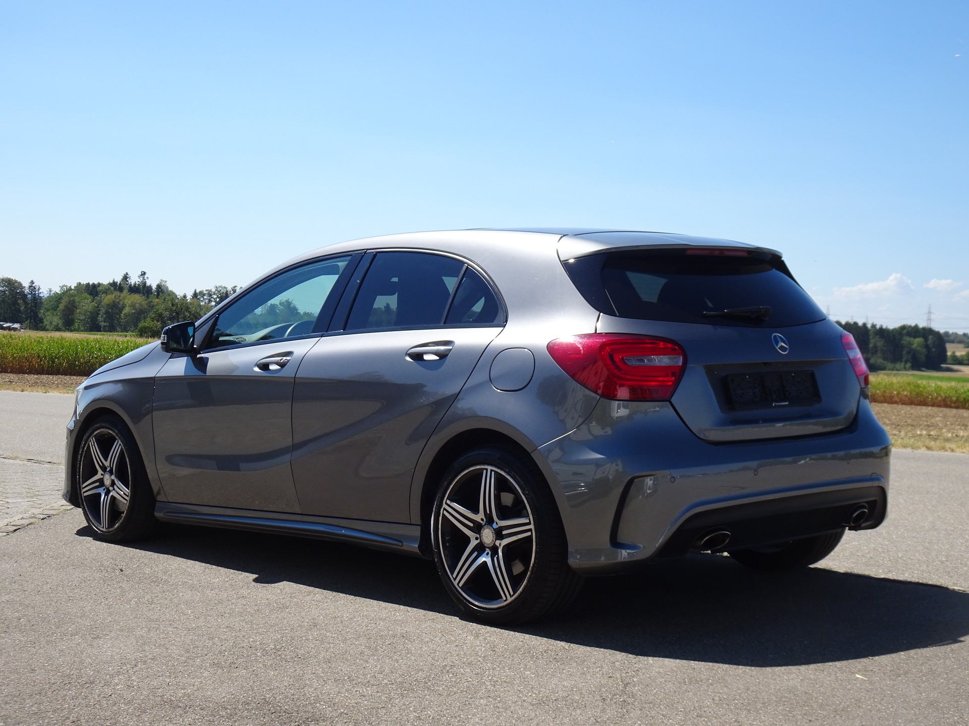 MERCEDES-BENZ A 250 AMG Line 4Matic 7G-DCT-image-2