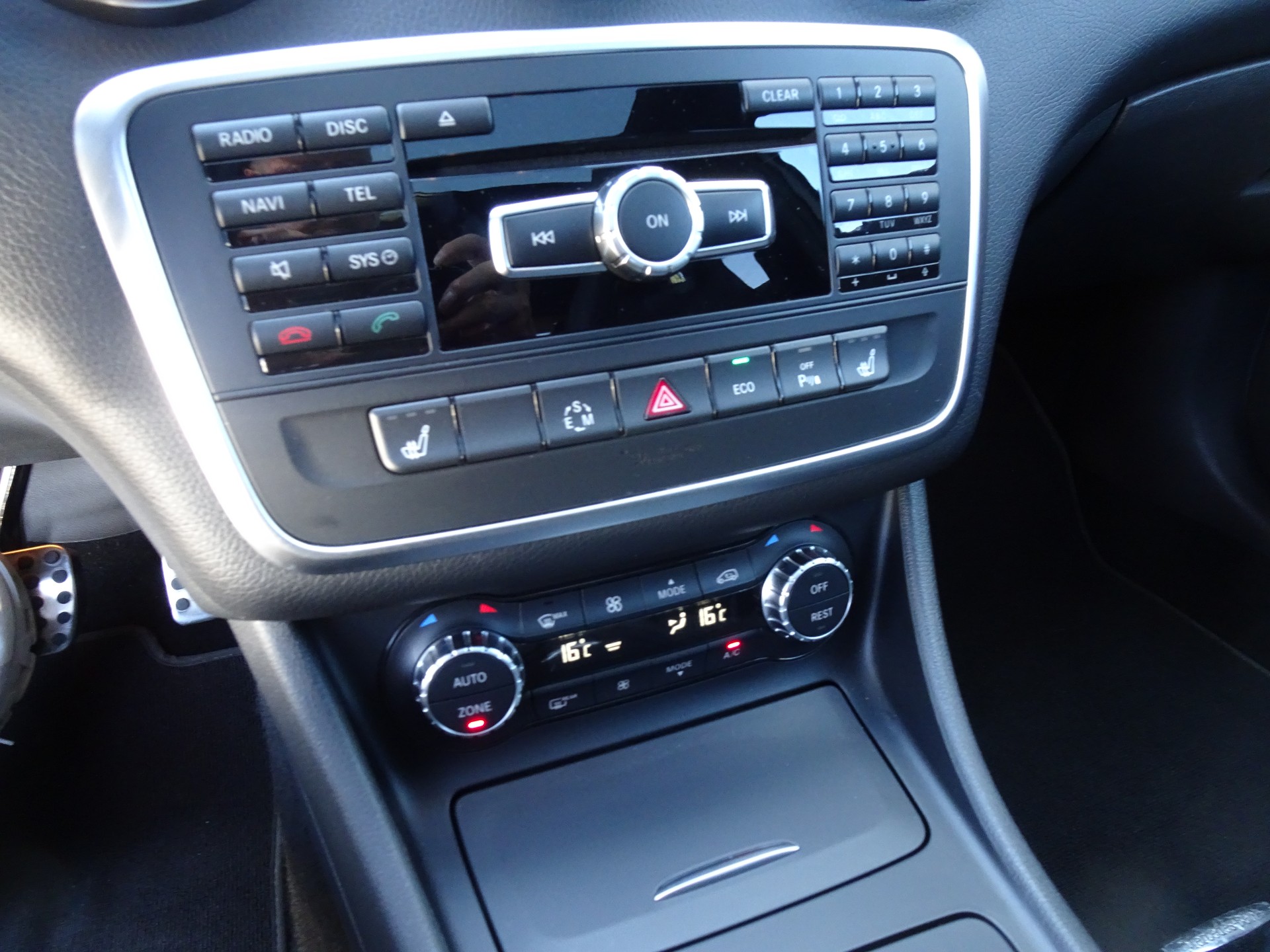MERCEDES-BENZ A 250 AMG Line 4Matic 7G-DCT-image-14
