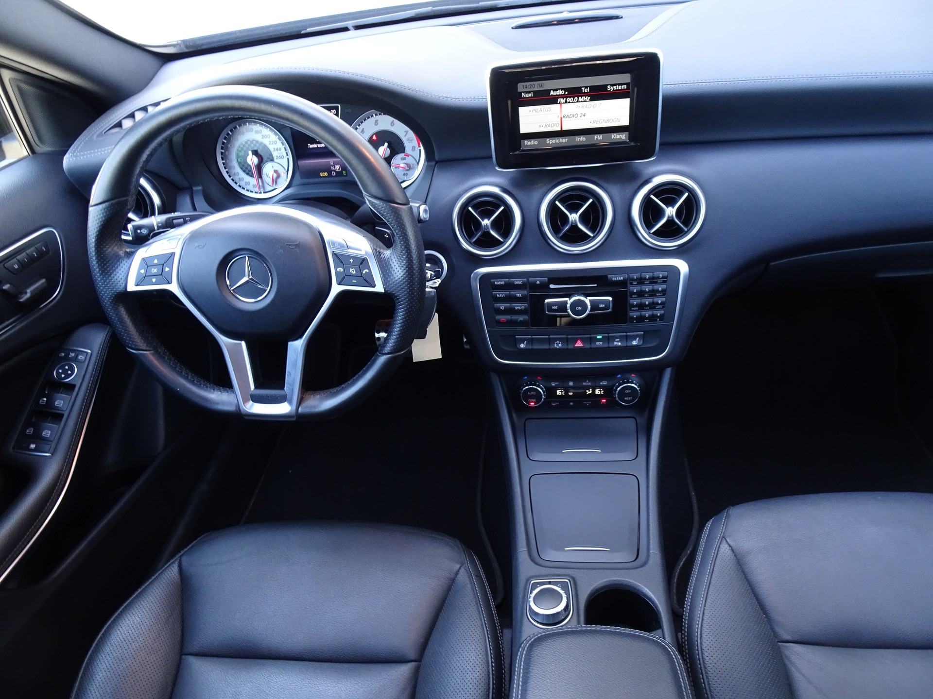 MERCEDES-BENZ A 250 AMG Line 4Matic 7G-DCT-image-12