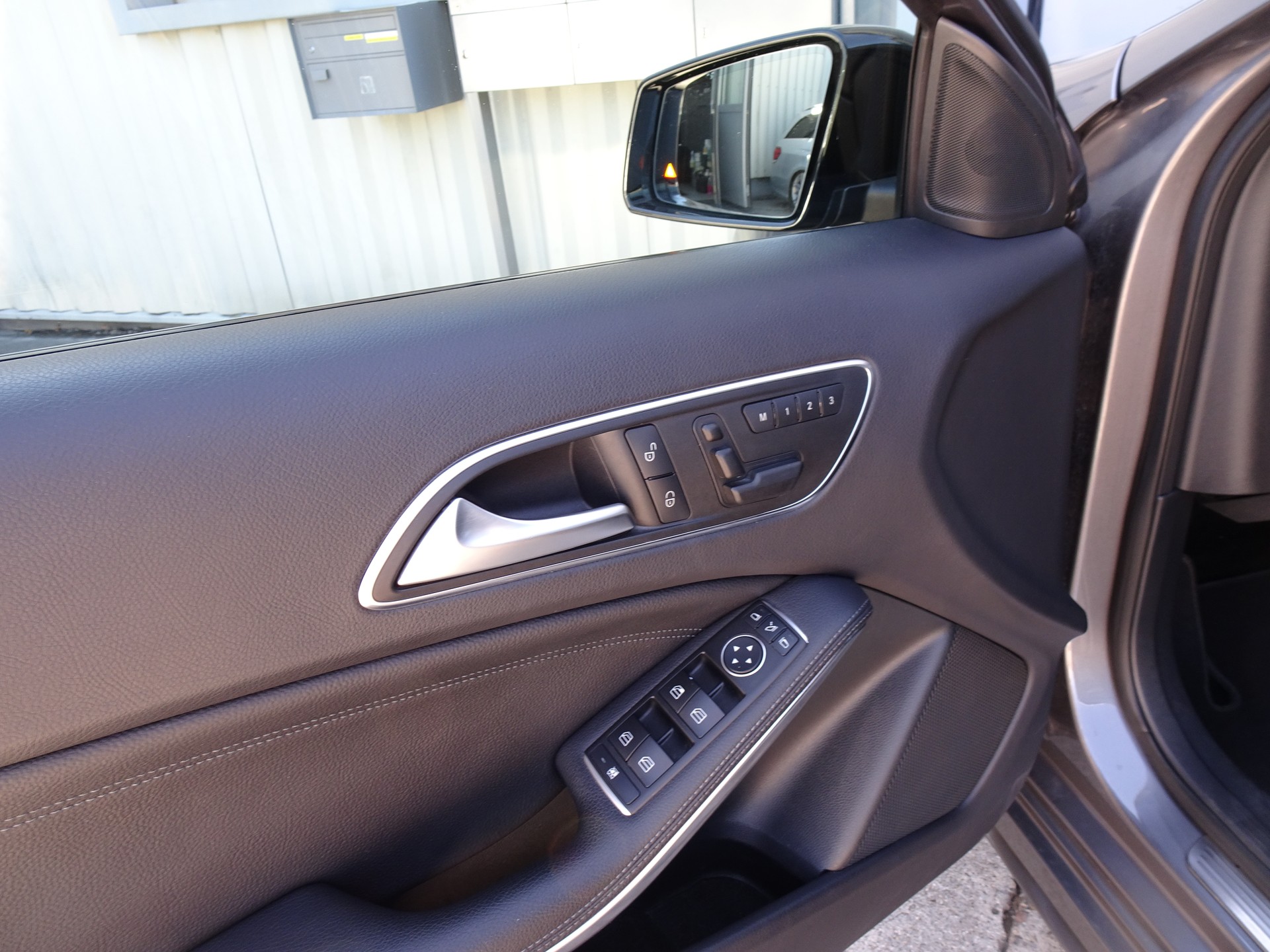 MERCEDES-BENZ A 250 AMG Line 4Matic 7G-DCT-image-9
