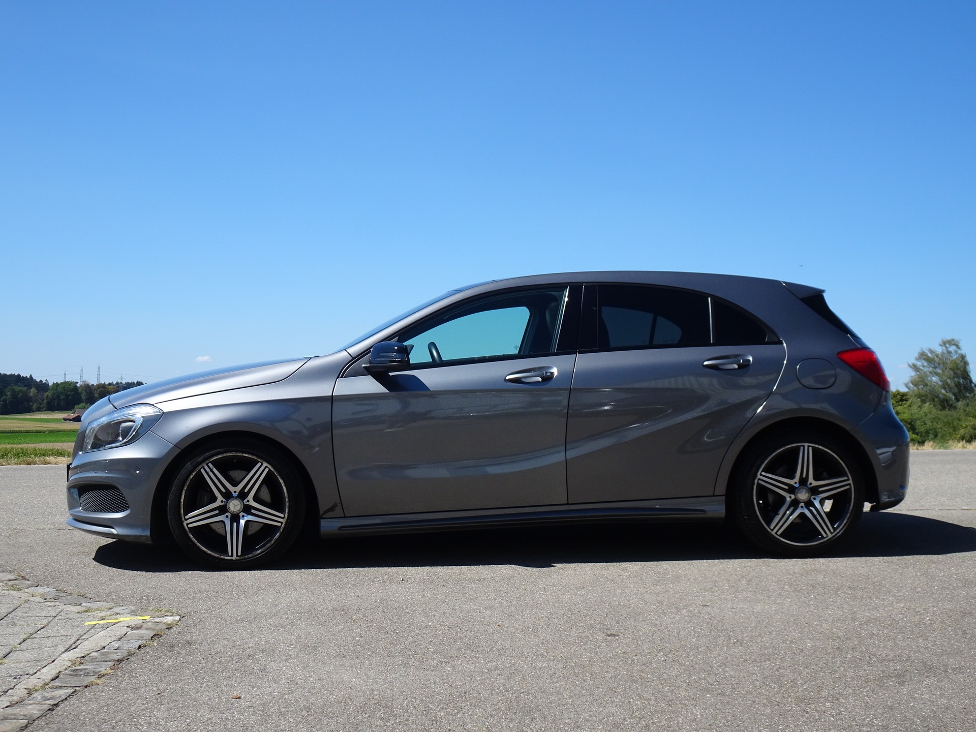 MERCEDES-BENZ A 250 AMG Line 4Matic 7G-DCT-image-1