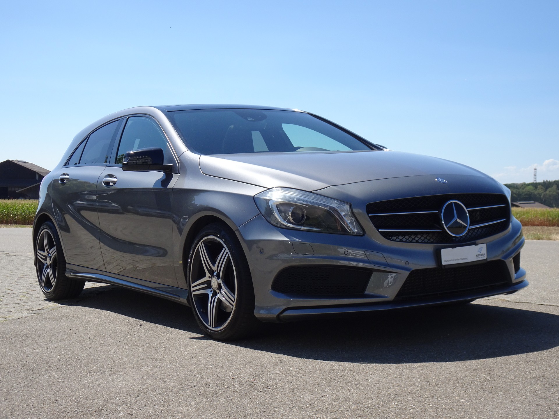 MERCEDES-BENZ A 250 AMG Line 4Matic 7G-DCT-image-5