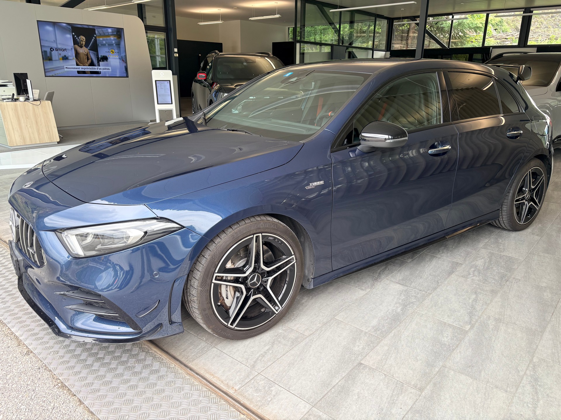 MERCEDES-BENZ A 35 AMG 4matic-image-2