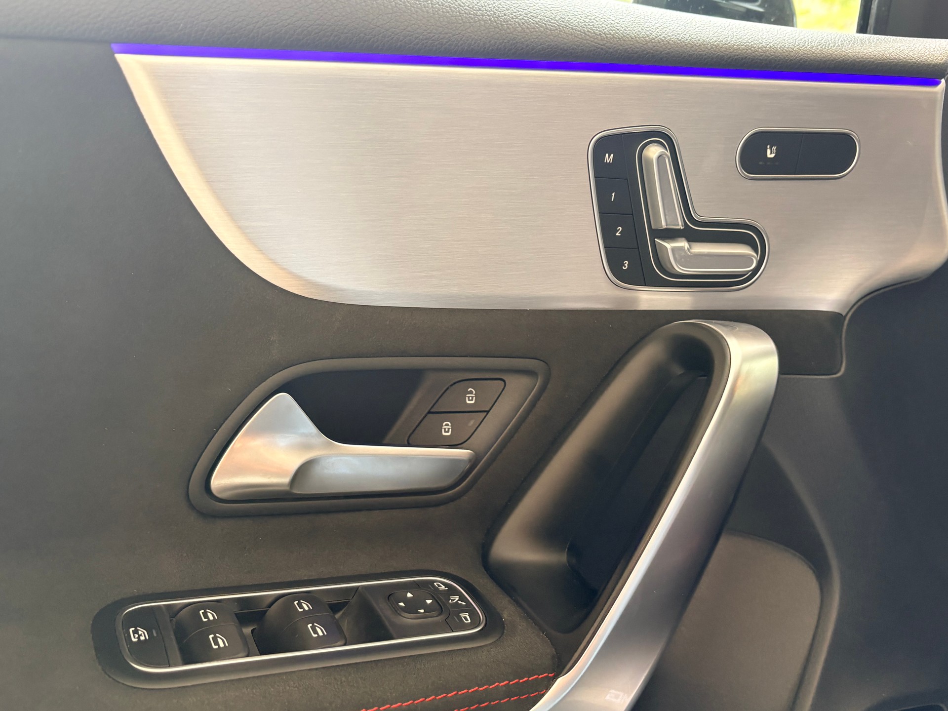 MERCEDES-BENZ A 35 AMG 4matic-image-16