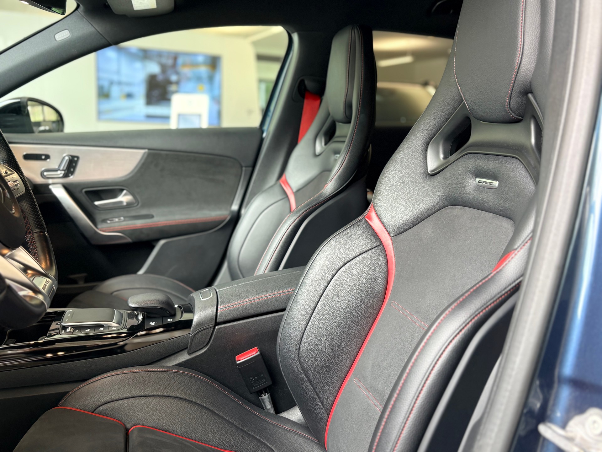 MERCEDES-BENZ A 35 AMG 4matic-image-15