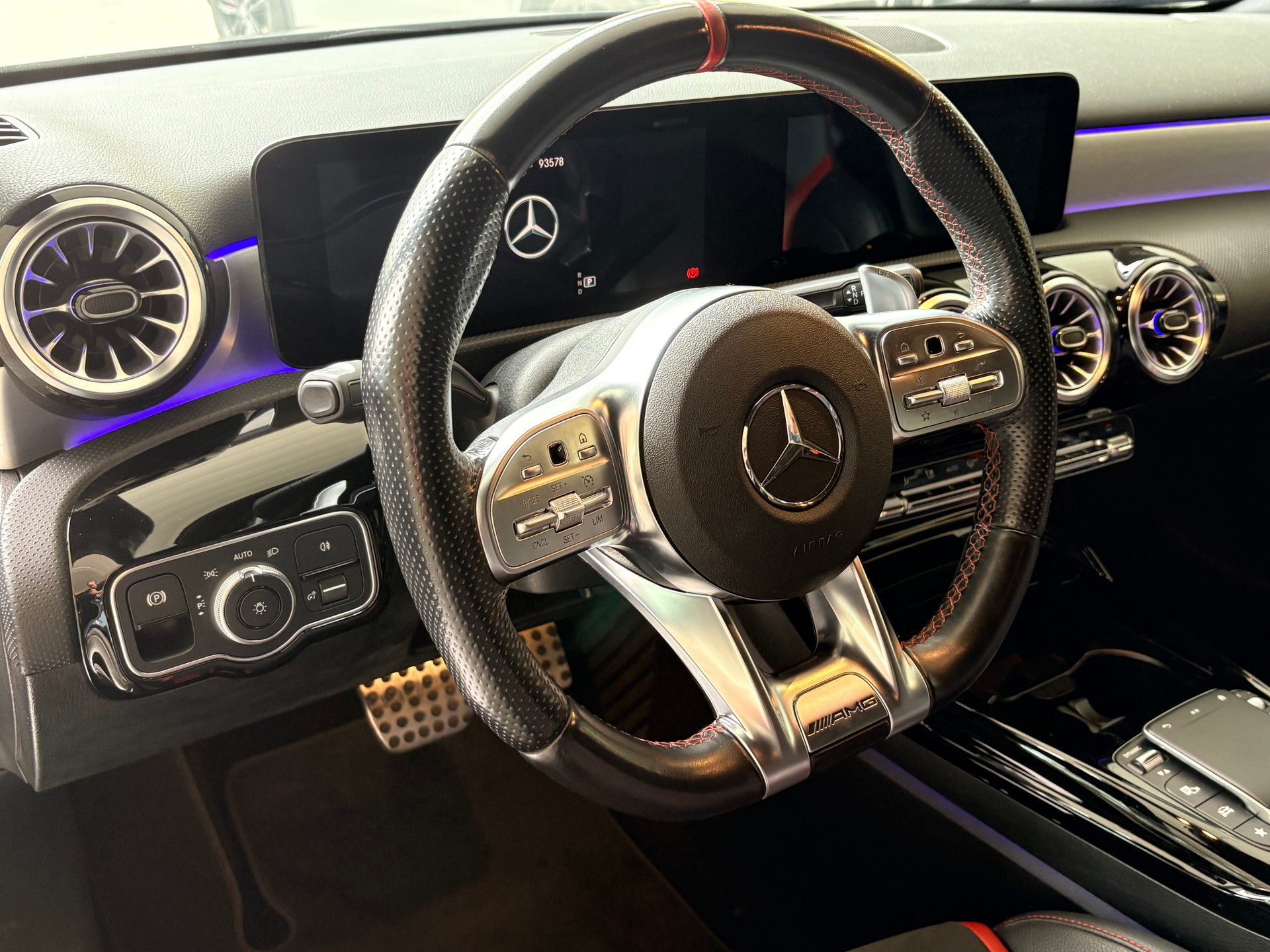 MERCEDES-BENZ A 35 AMG 4matic-image-9