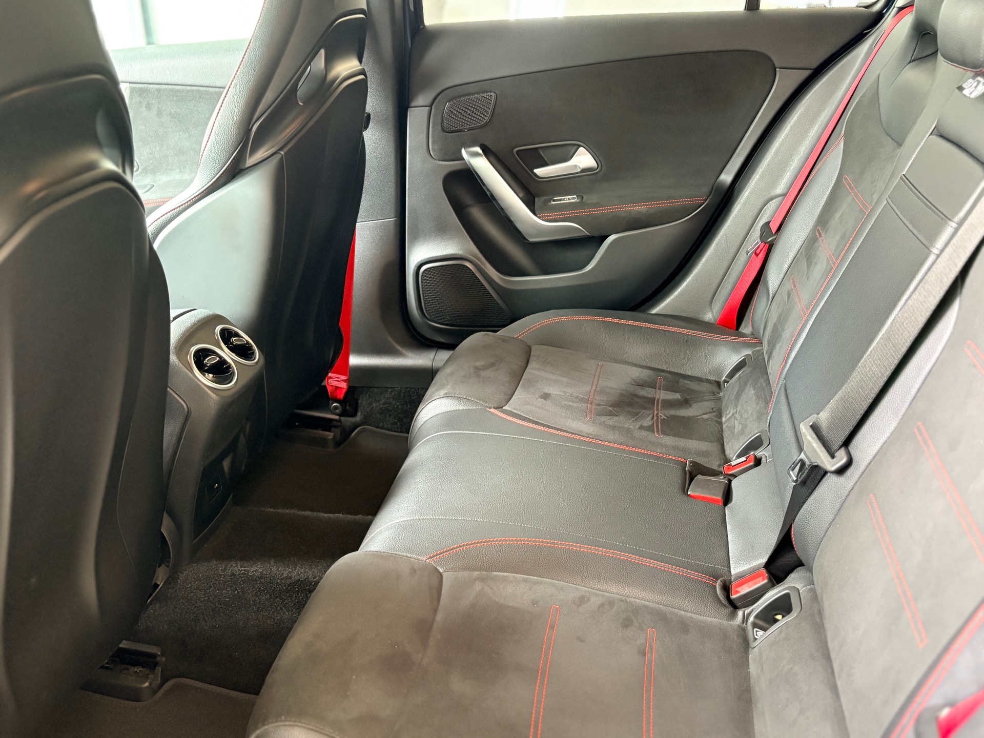 MERCEDES-BENZ A 35 AMG 4matic-image-17