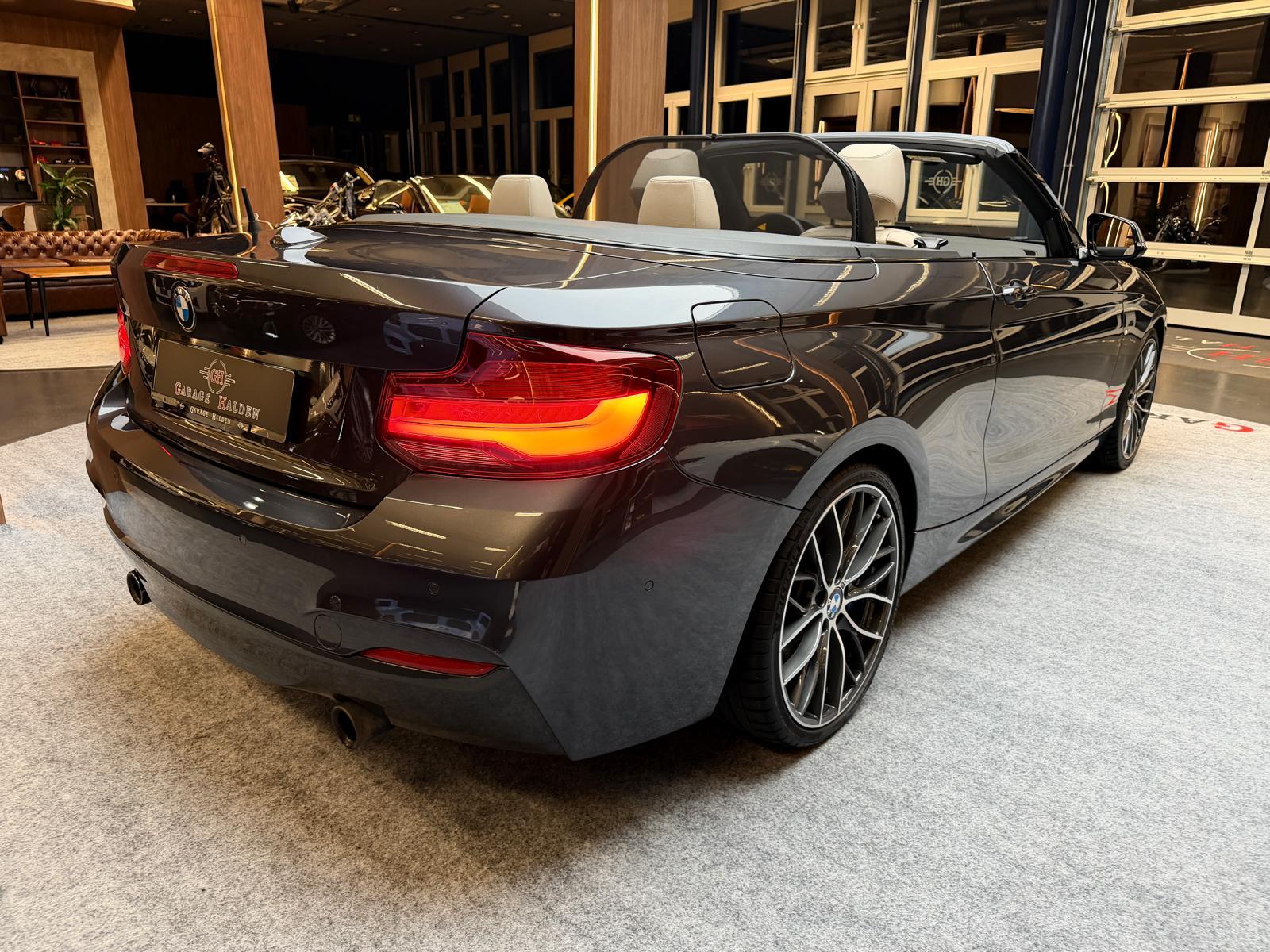 BMW M235i xDrive SAG Cabrio-image-9