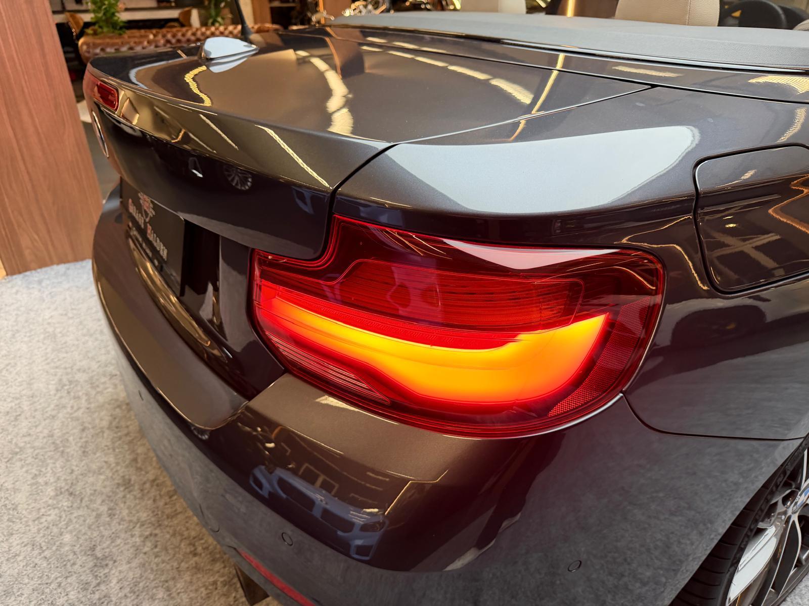 BMW M235i xDrive SAG Cabrio-image-13