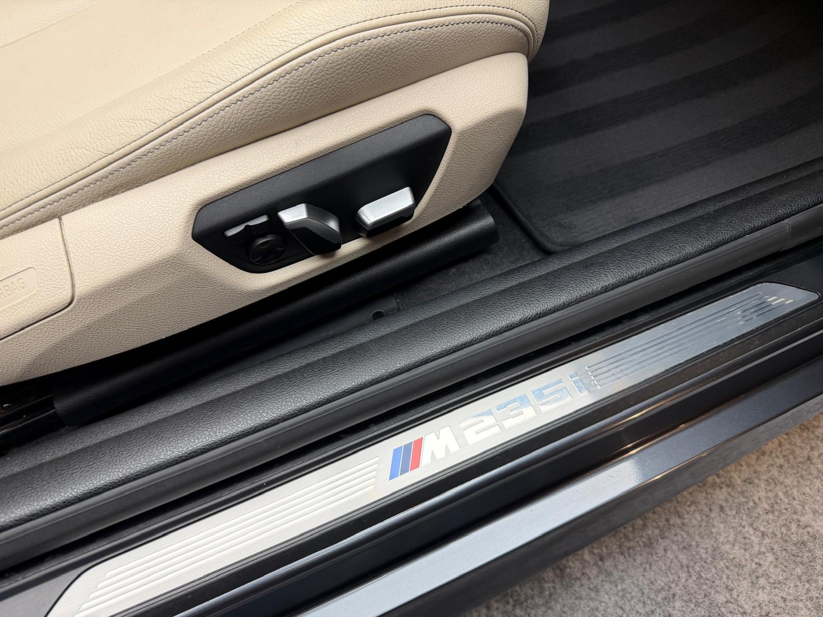 BMW M235i xDrive SAG Cabrio-image-23