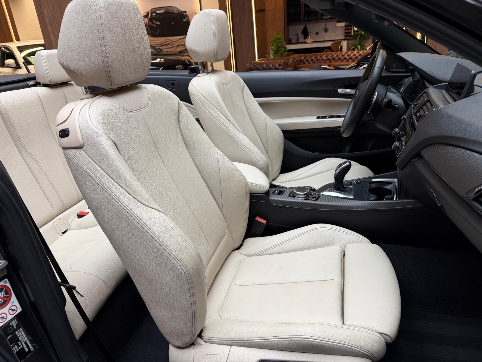 BMW M235i xDrive SAG Cabrio-image-18
