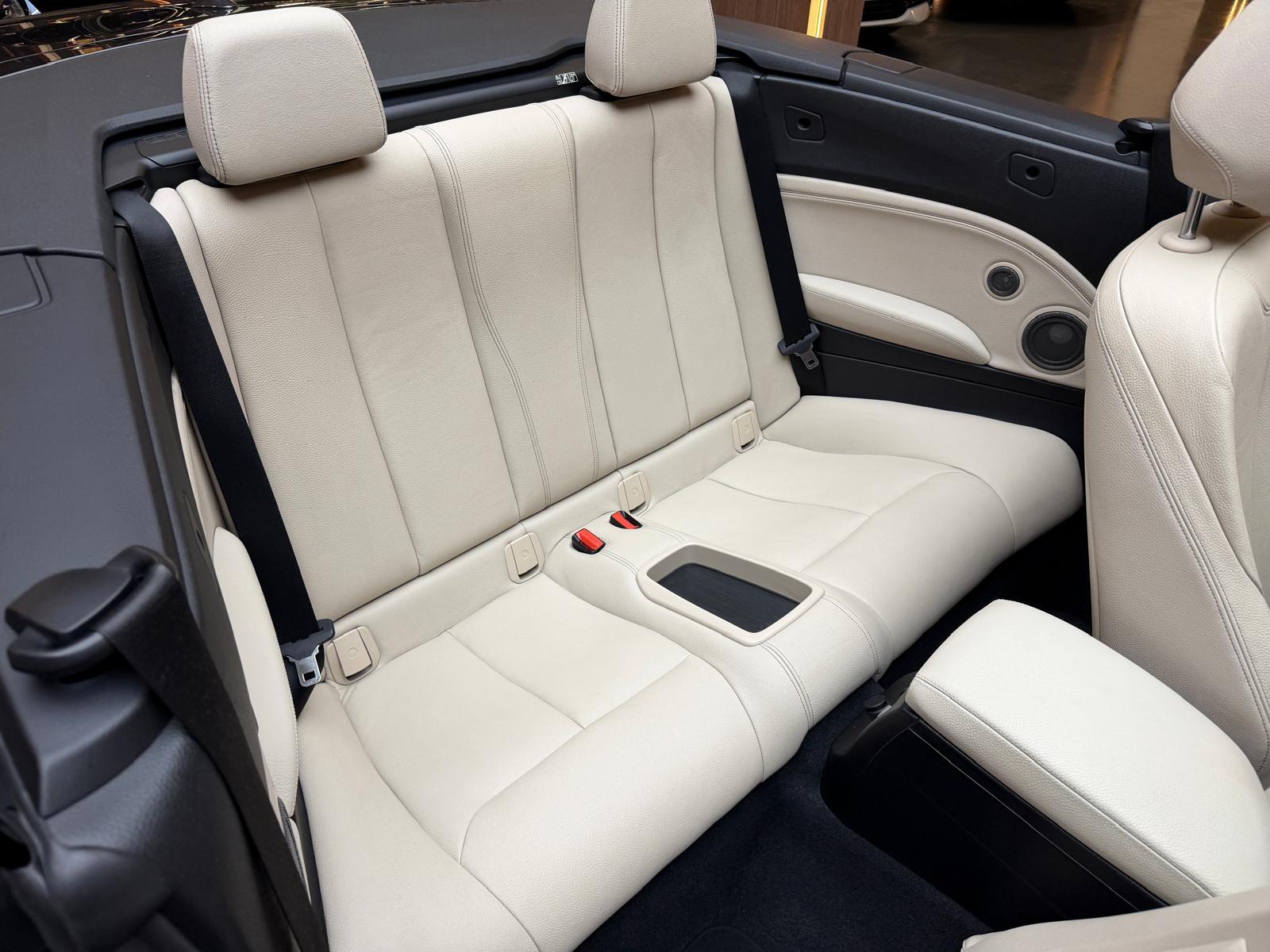 BMW M235i xDrive SAG Cabrio-image-21