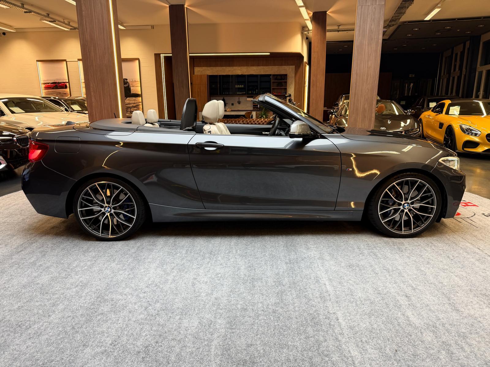BMW M235i xDrive SAG Cabrio-image-10