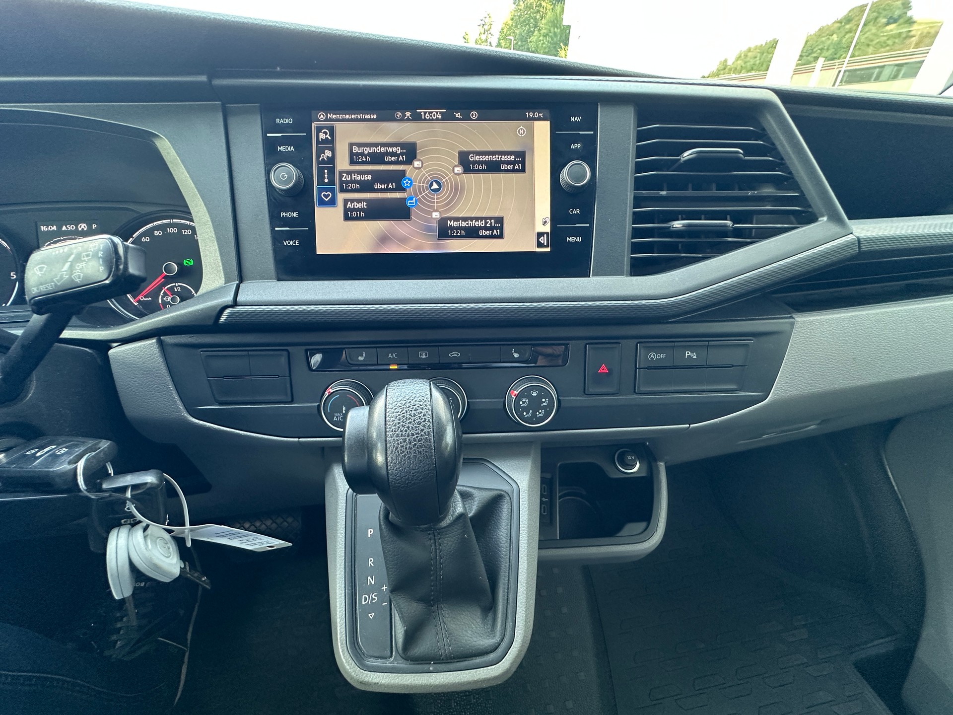 VW T6.1 2.0 TDI DSG-image-17