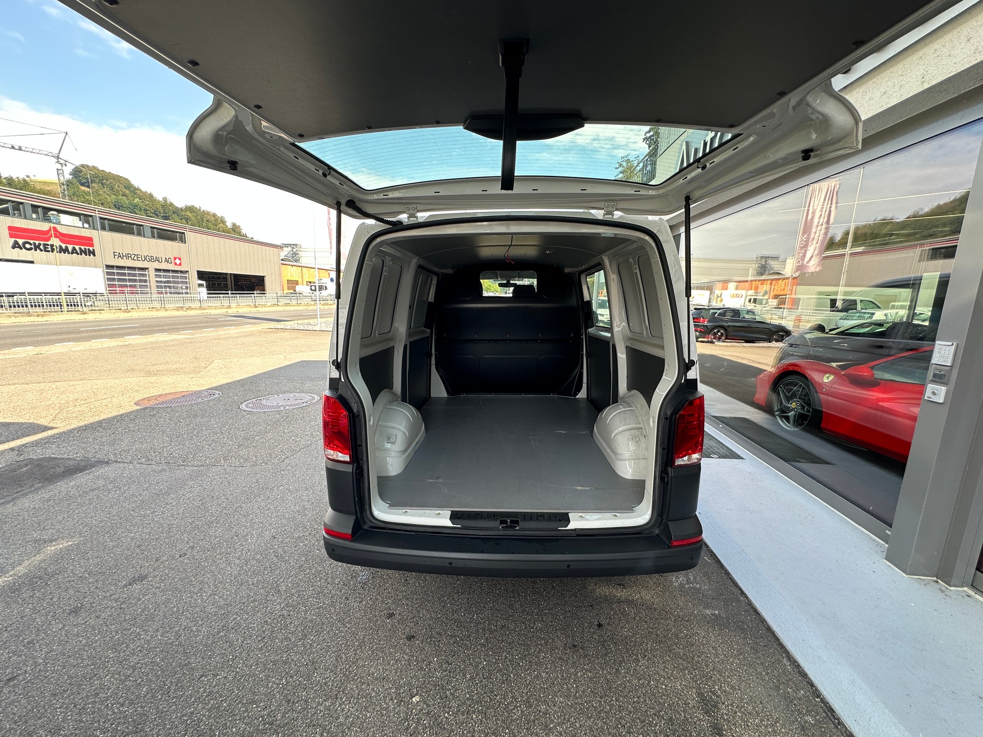 VW T6.1 2.0 TDI DSG-image-12
