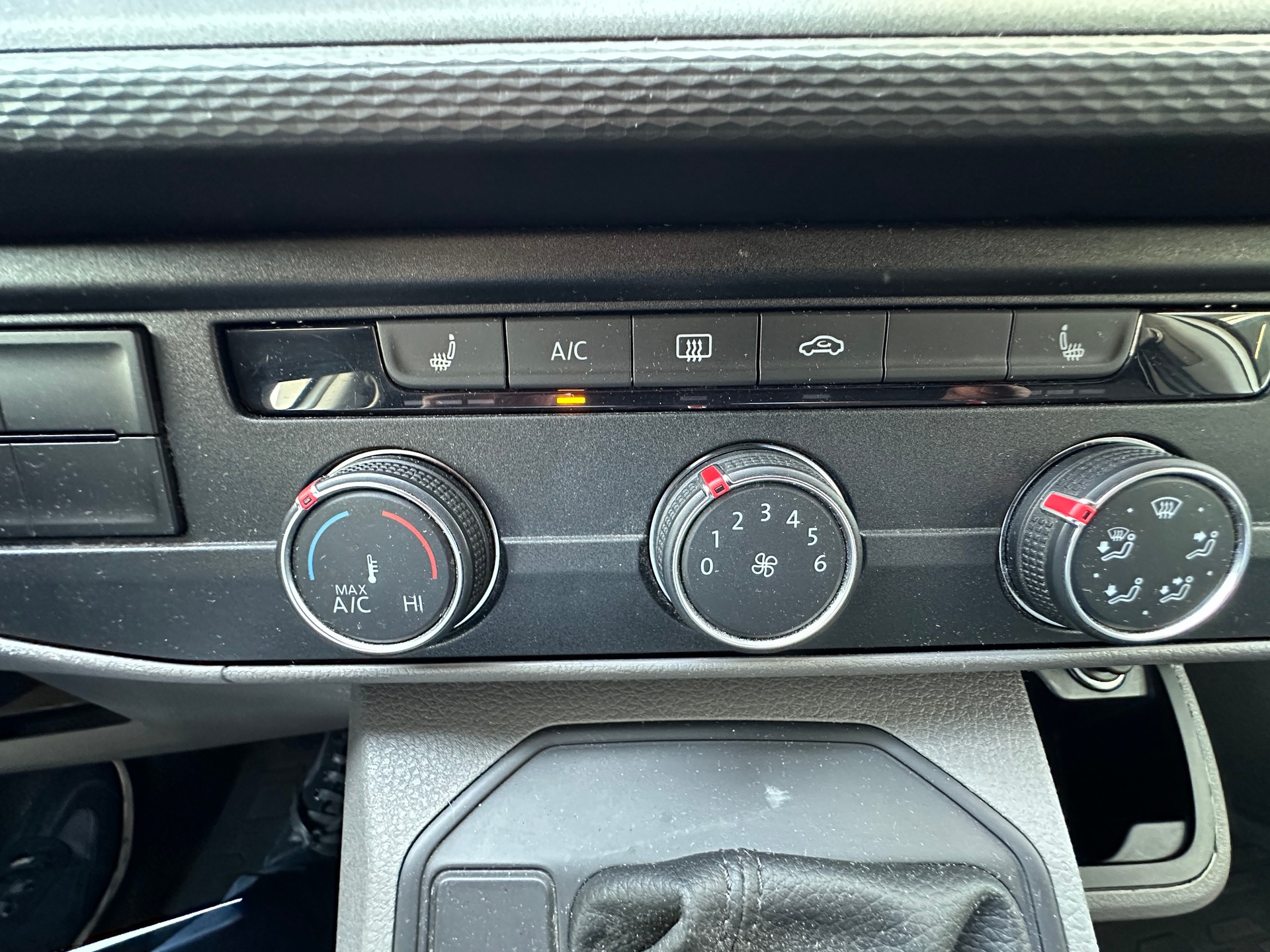 VW T6.1 2.0 TDI DSG-image-19