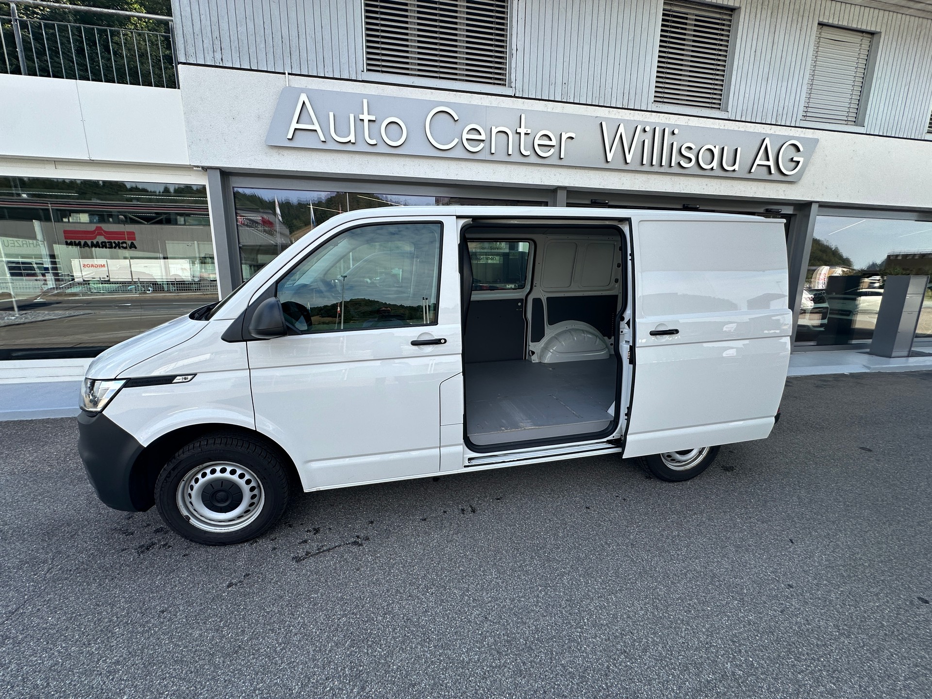 VW T6.1 2.0 TDI DSG-image-8