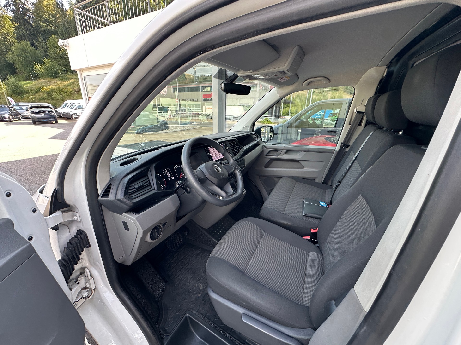VW T6.1 2.0 TDI DSG-image-15