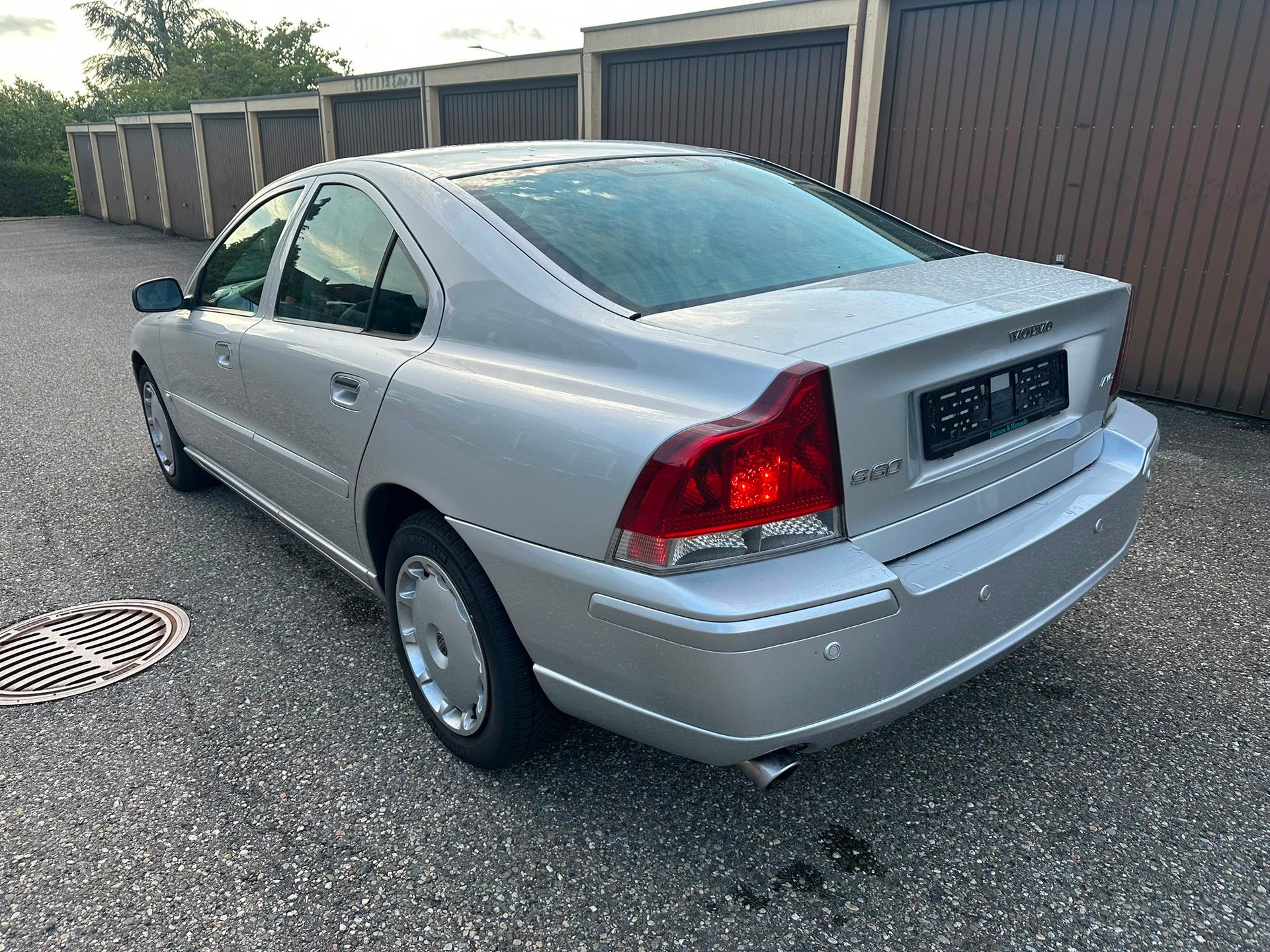 VOLVO S60 2.5T AWD Momentum-image-9
