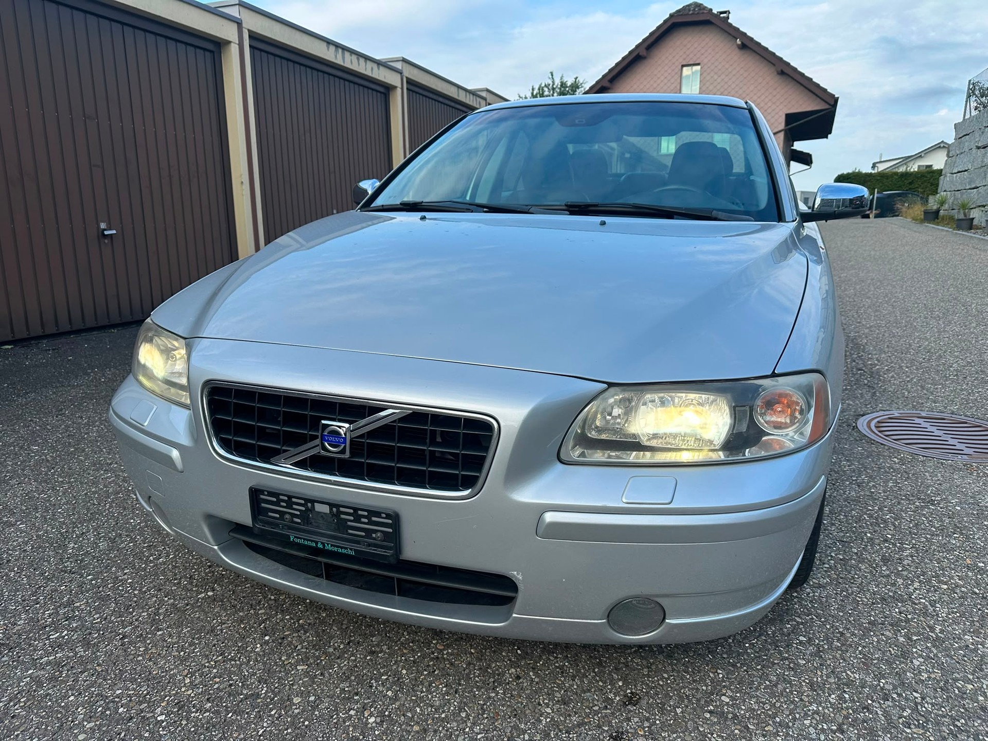 VOLVO S60 2.5T AWD Momentum-image-1