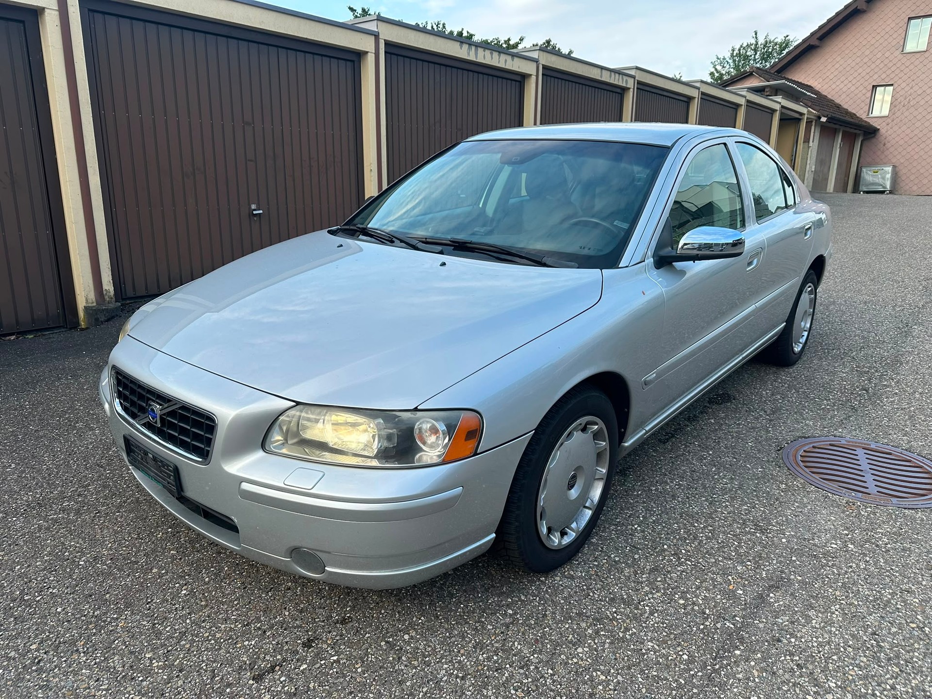 VOLVO S60 2.5T AWD Momentum-image-2
