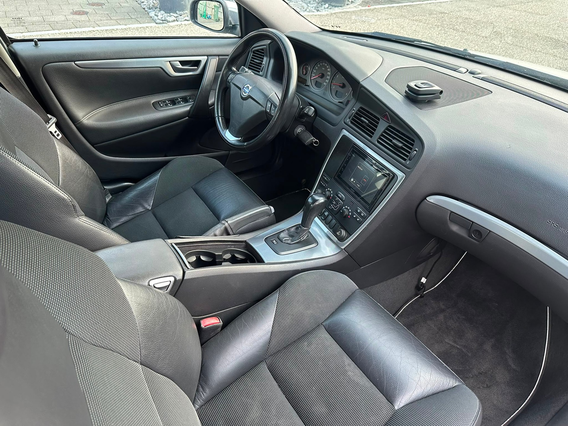 VOLVO S60 2.5T AWD Momentum-image-11