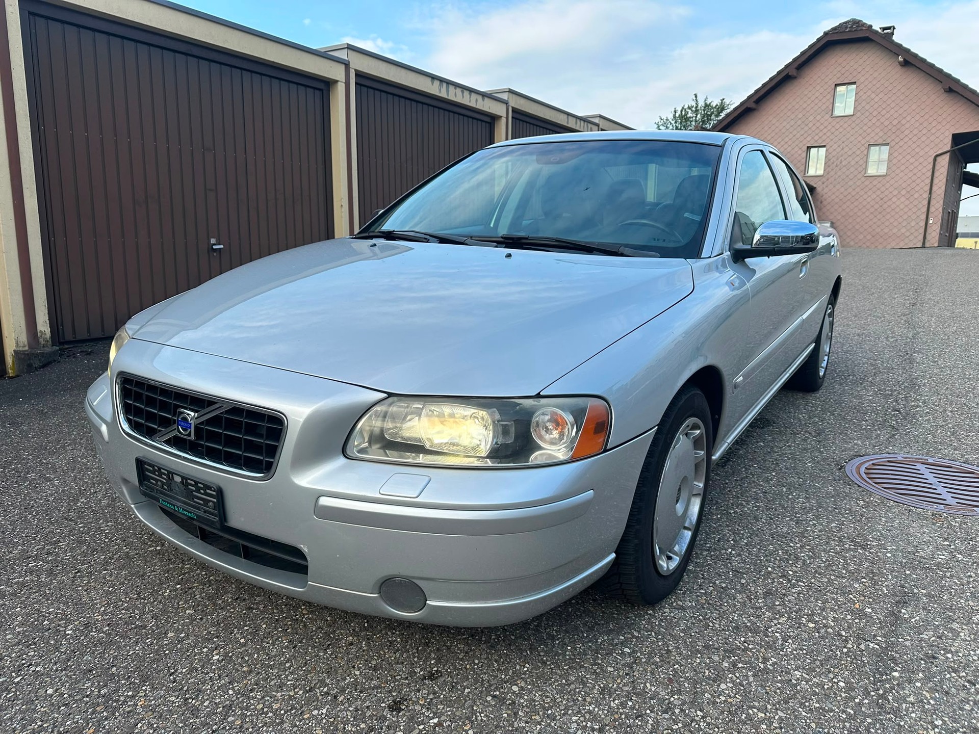 VOLVO S60 2.5T AWD Momentum-image-3