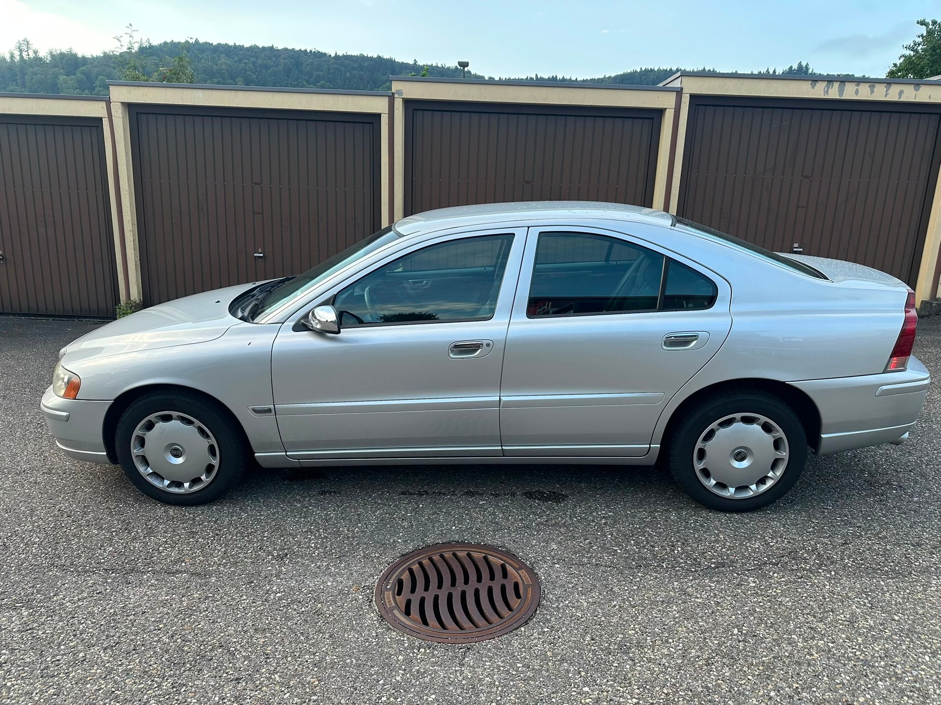 VOLVO S60 2.5T AWD Momentum-image-4