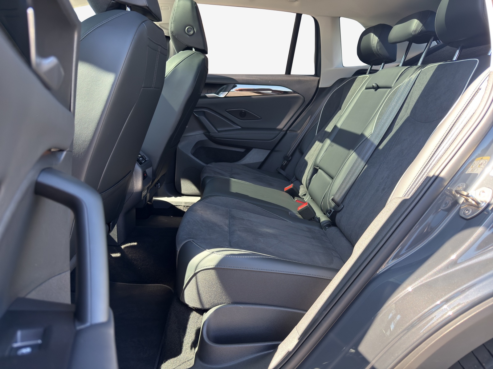 VW Tiguan 2.0 TSI DSG Elegance 4Motion-image-11