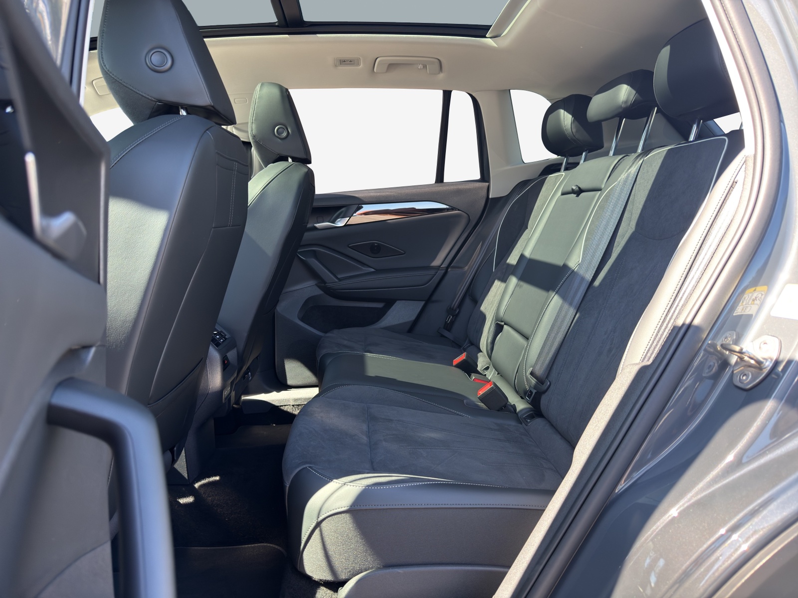 VW Tiguan 2.0 TSI DSG Elegance 4Motion-image-8