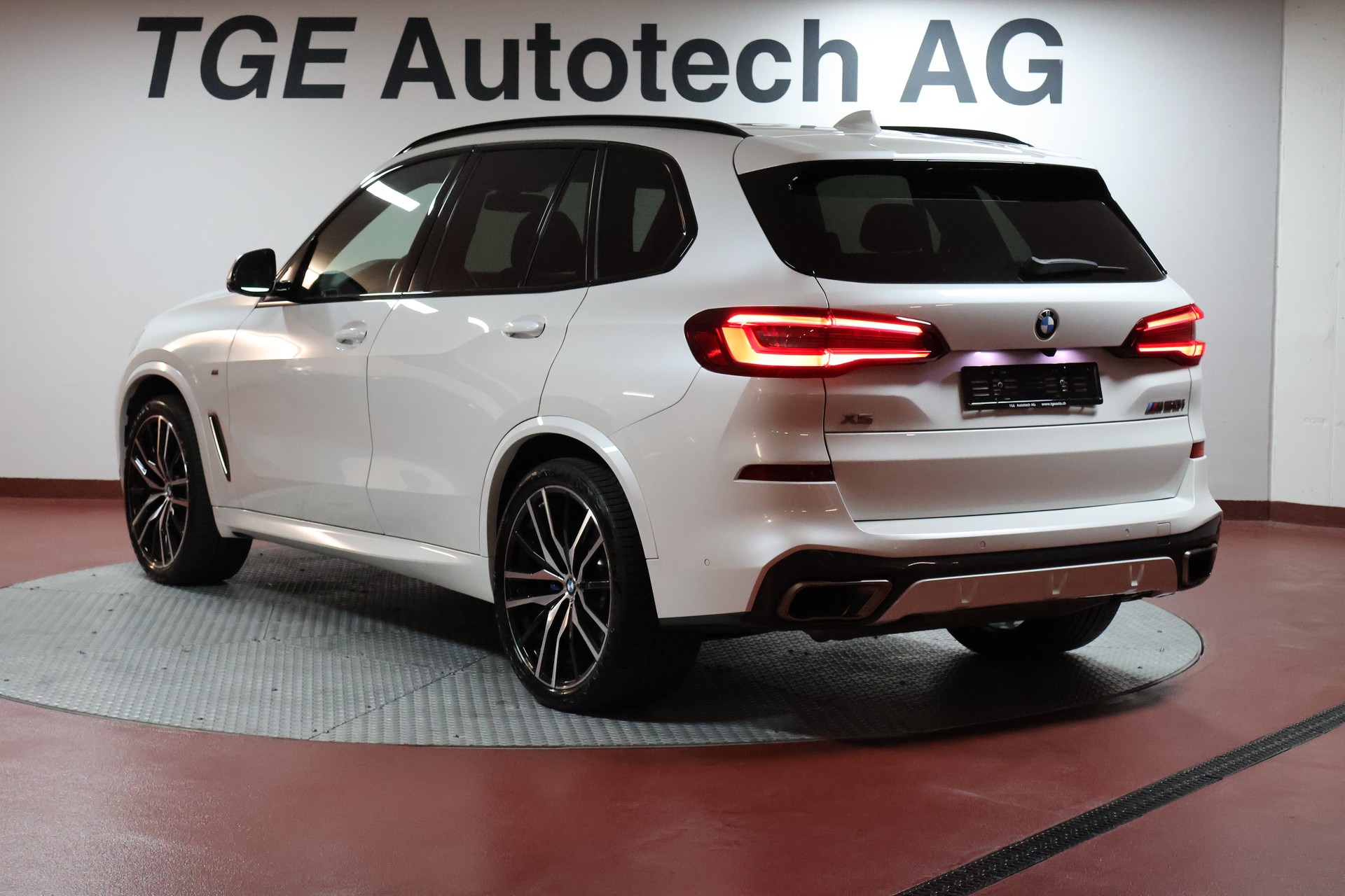 BMW X5 xDrive M50i Steptronic-image-20