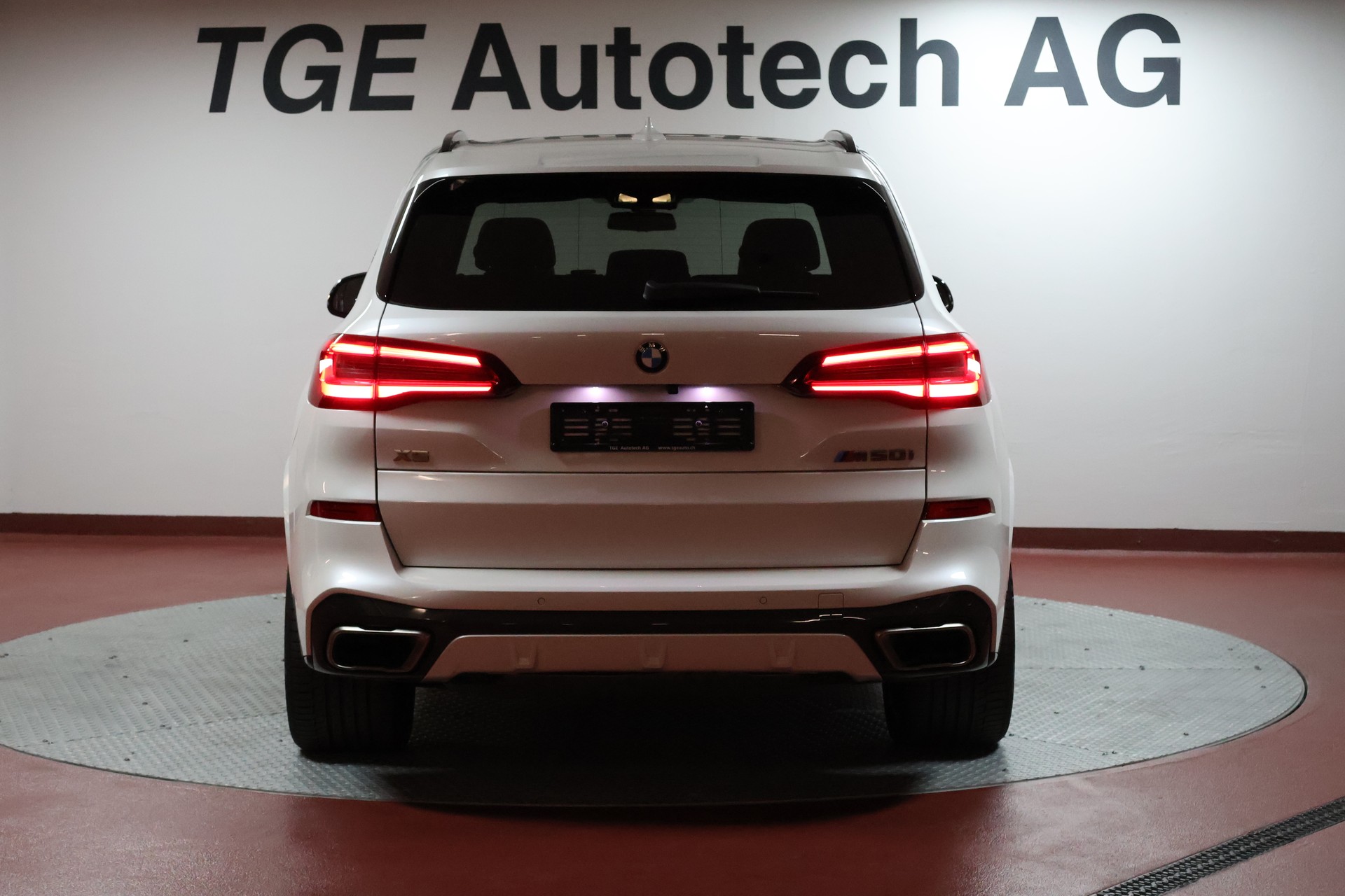 BMW X5 xDrive M50i Steptronic-image-22