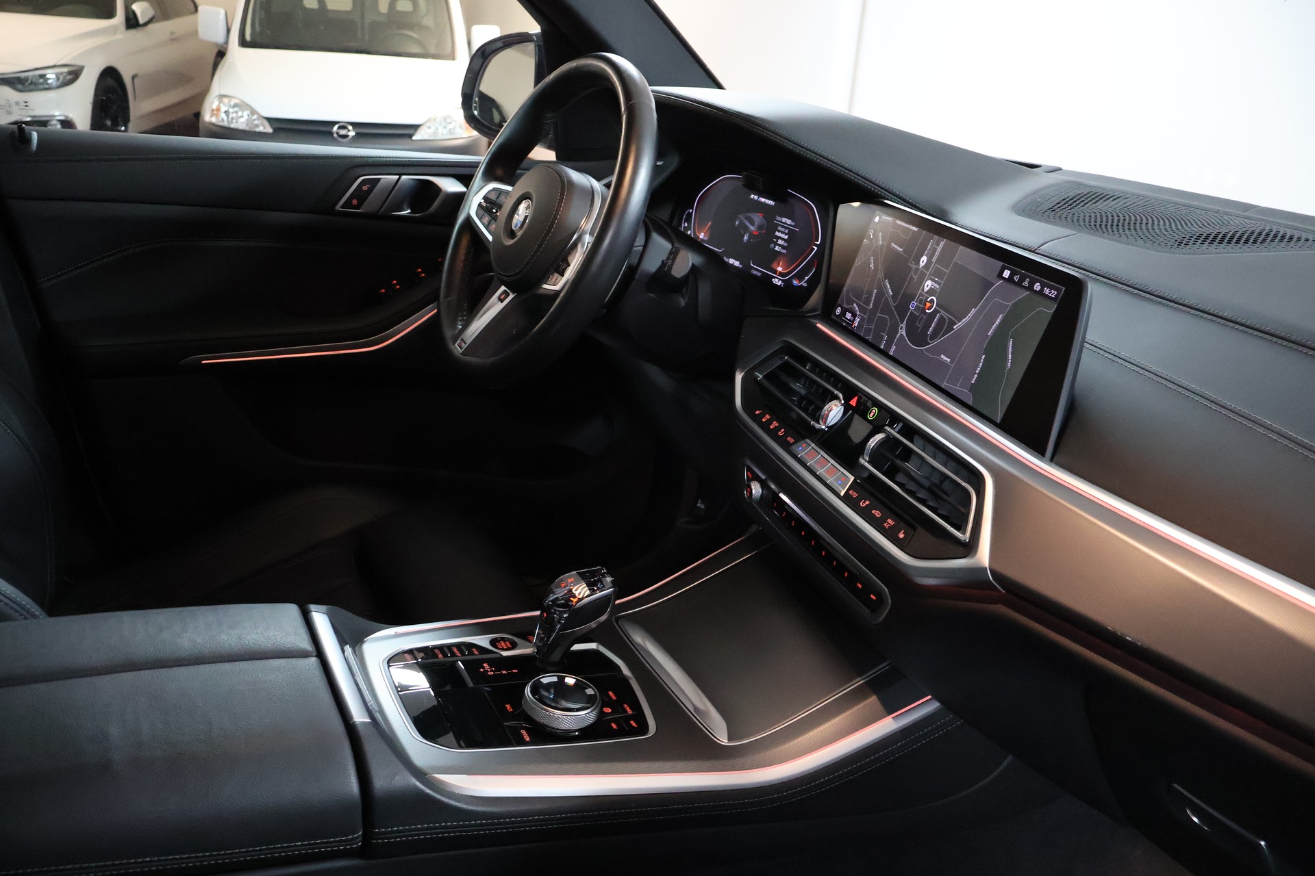 BMW X5 xDrive M50i Steptronic-image-11