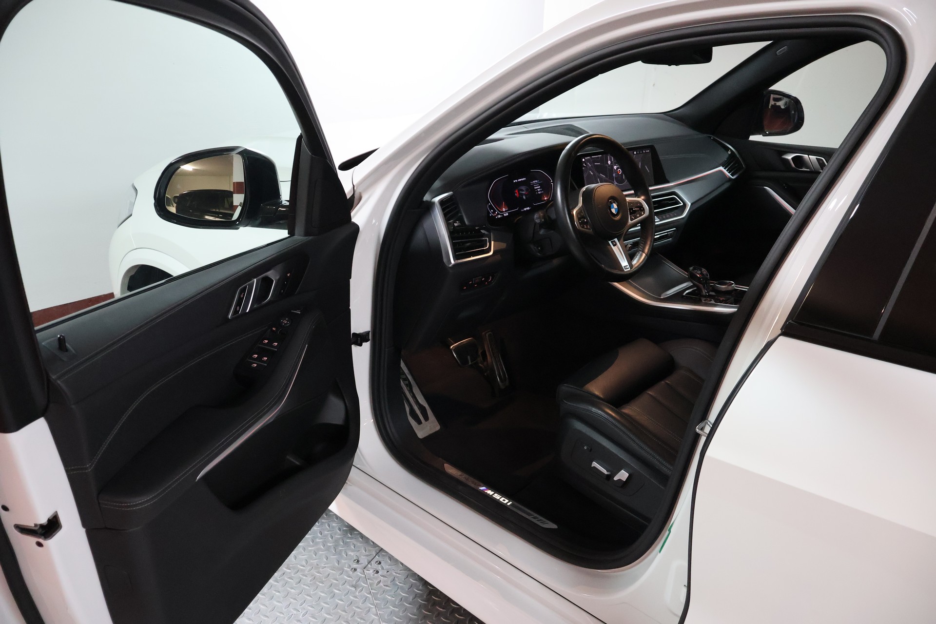 BMW X5 xDrive M50i Steptronic-image-5