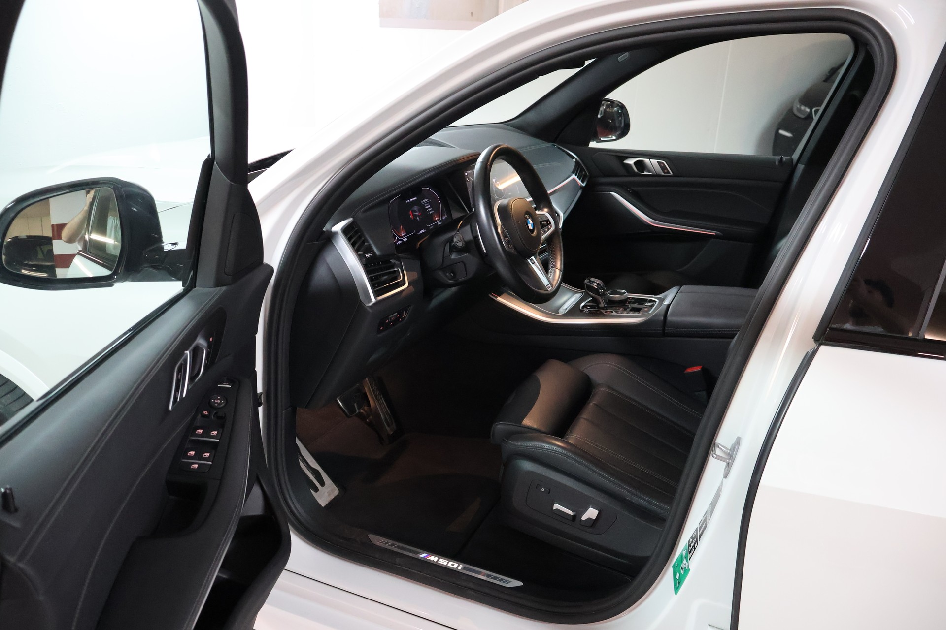 BMW X5 xDrive M50i Steptronic-image-6