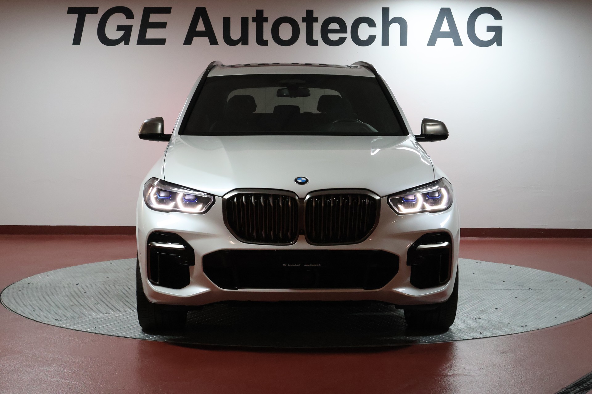 BMW X5 xDrive M50i Steptronic-image-1