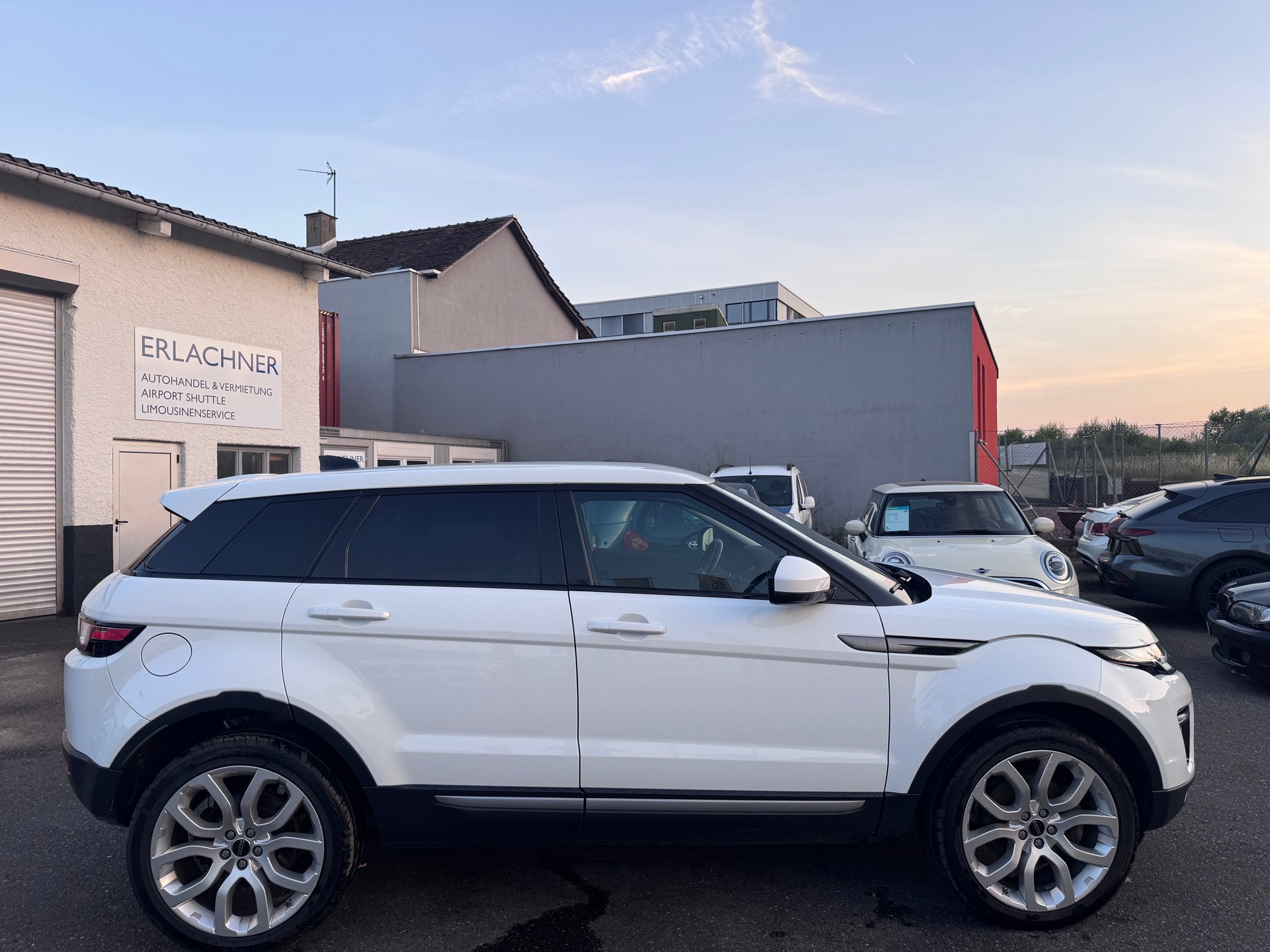 LAND ROVER Range Rover Evoque 2.0 TD4 SE Advantage AT9-image-5