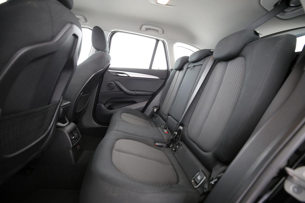 BMW X1 18d xDrive SAG-image-8