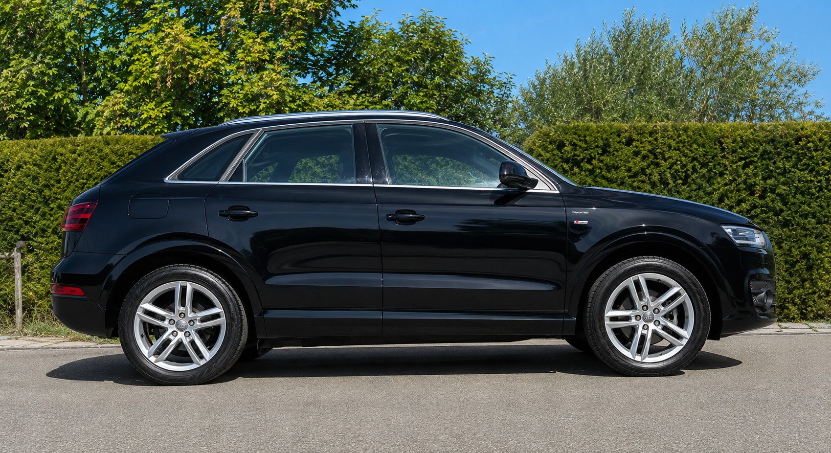 AUDI Q3 2.0 TFSI quattro S-tronic S line | Frisch ab MFK & Service | AHK | 8-fach-image-1