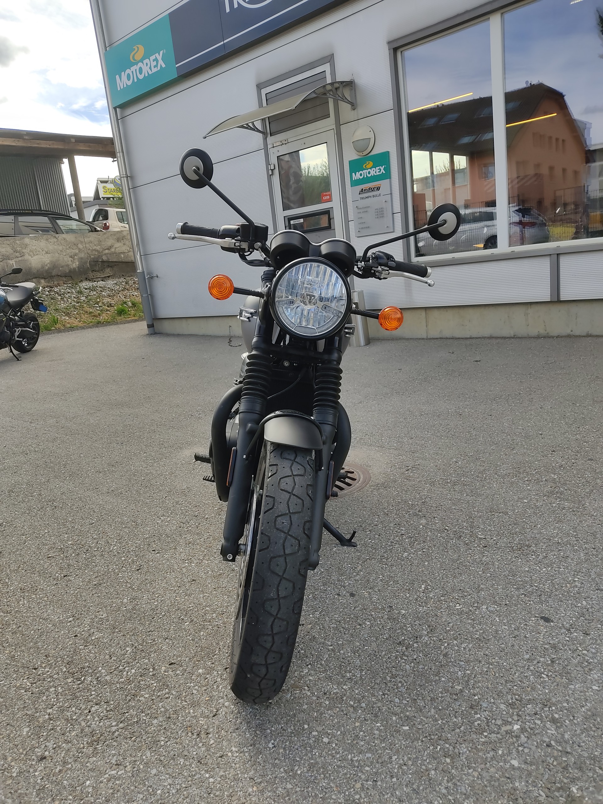 TRIUMPH Bonneville T120 Black-showroom-element-3