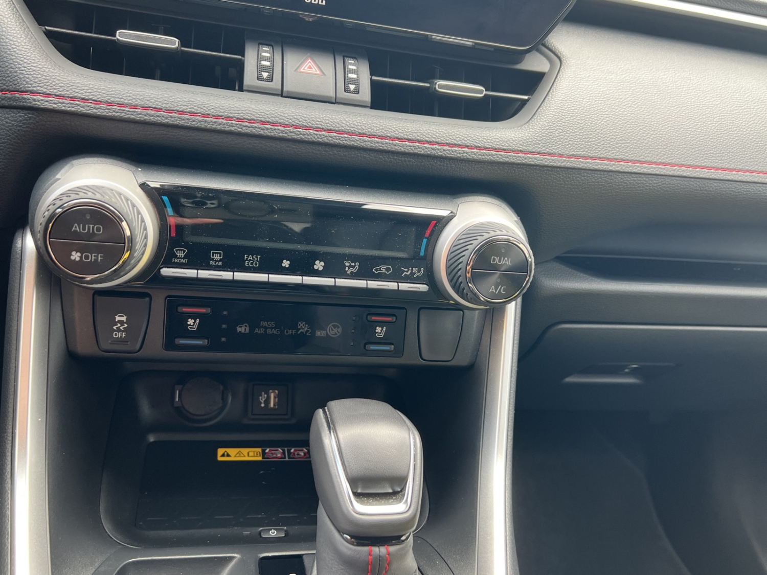 TOYOTA RAV4 2.5 Plug-In-Hybrid Platinum-image-15