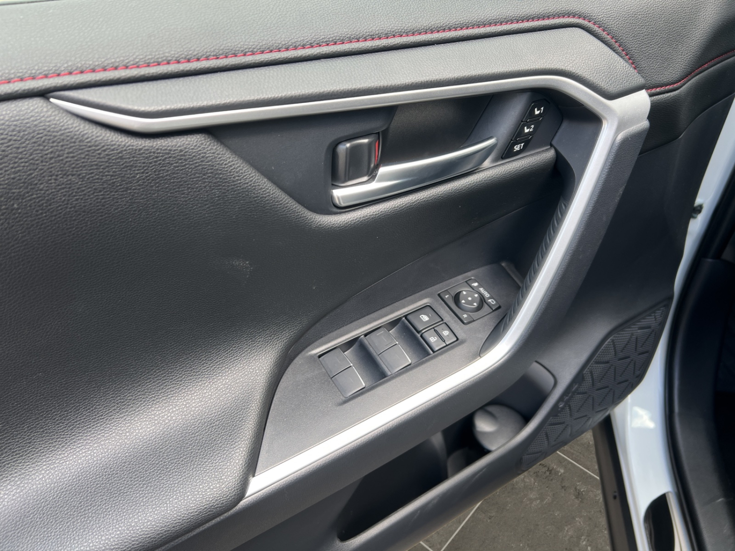 TOYOTA RAV4 2.5 Plug-In-Hybrid Platinum-image-18