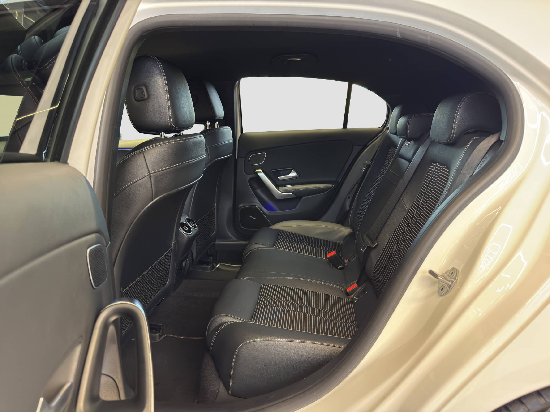 MERCEDES-BENZ A 180 Night Star-image-12