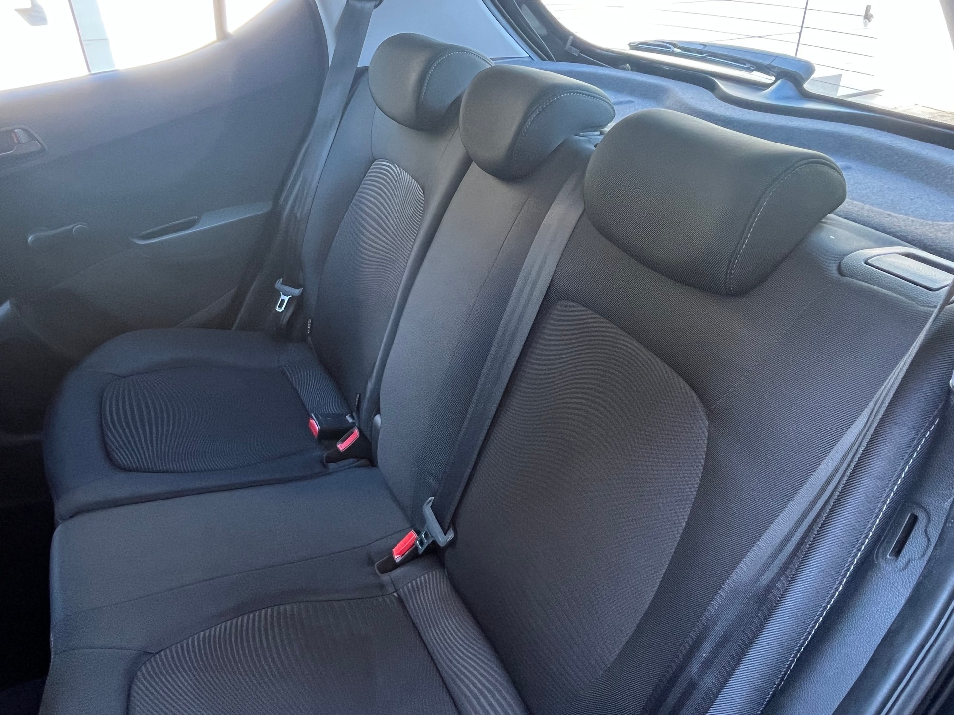 HYUNDAI i10 1.0 Amplia-image-4