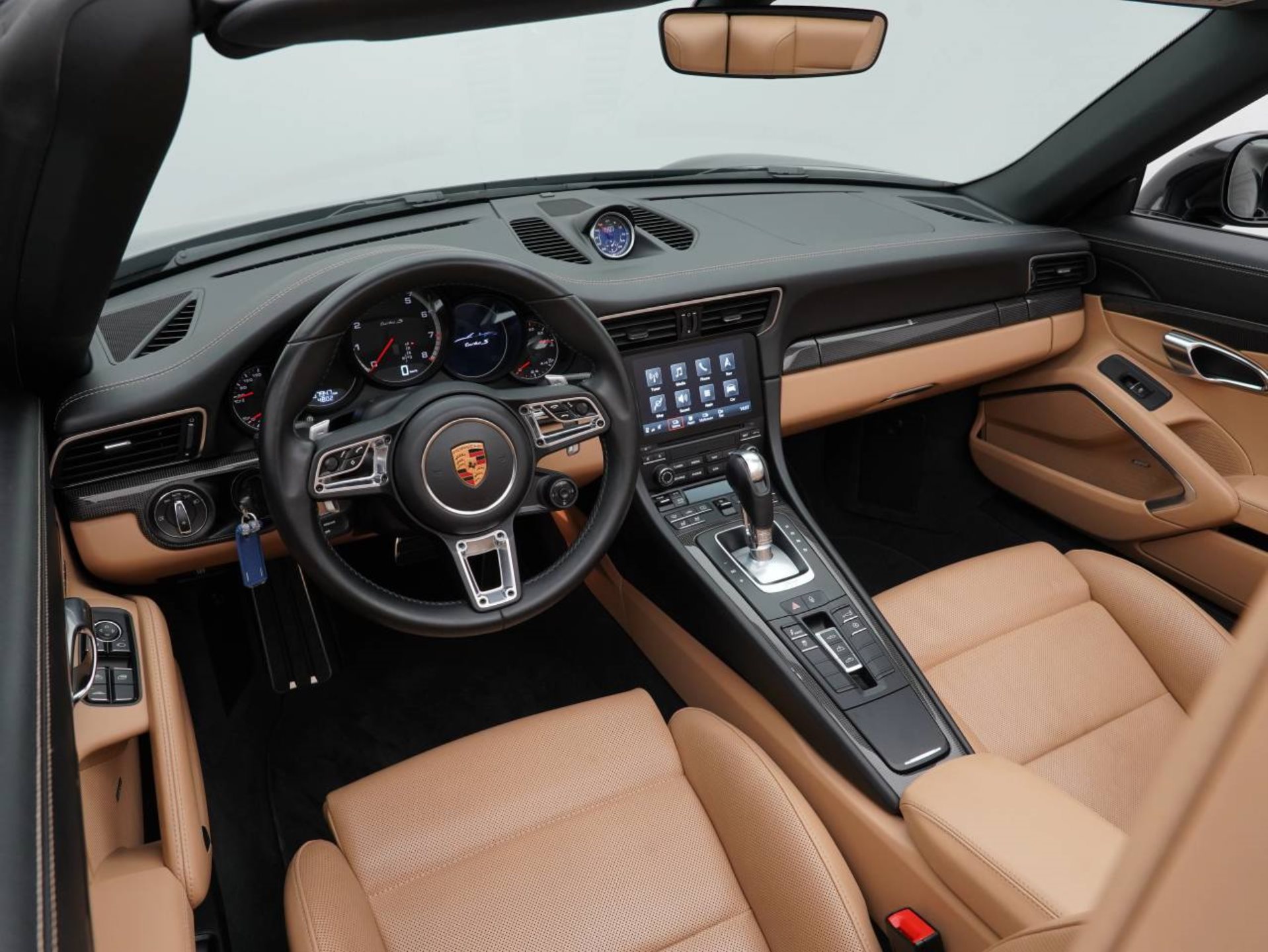 PORSCHE 911 Turbo S Cabriolet-image-14