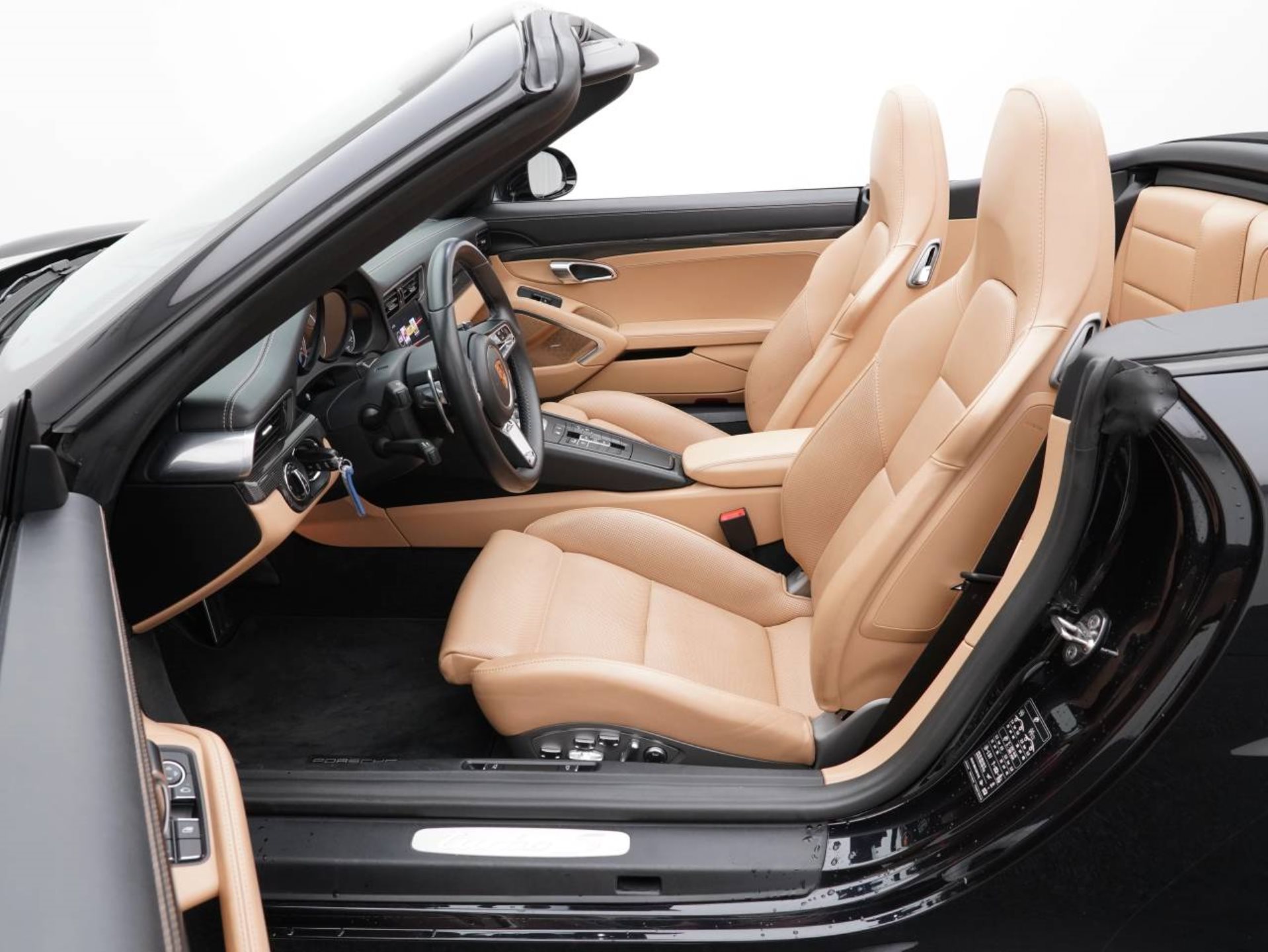 PORSCHE 911 Turbo S Cabriolet-image-4