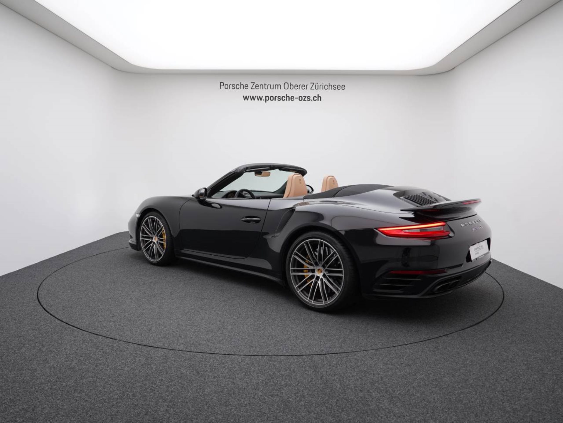 PORSCHE 911 Turbo S Cabriolet-image-2